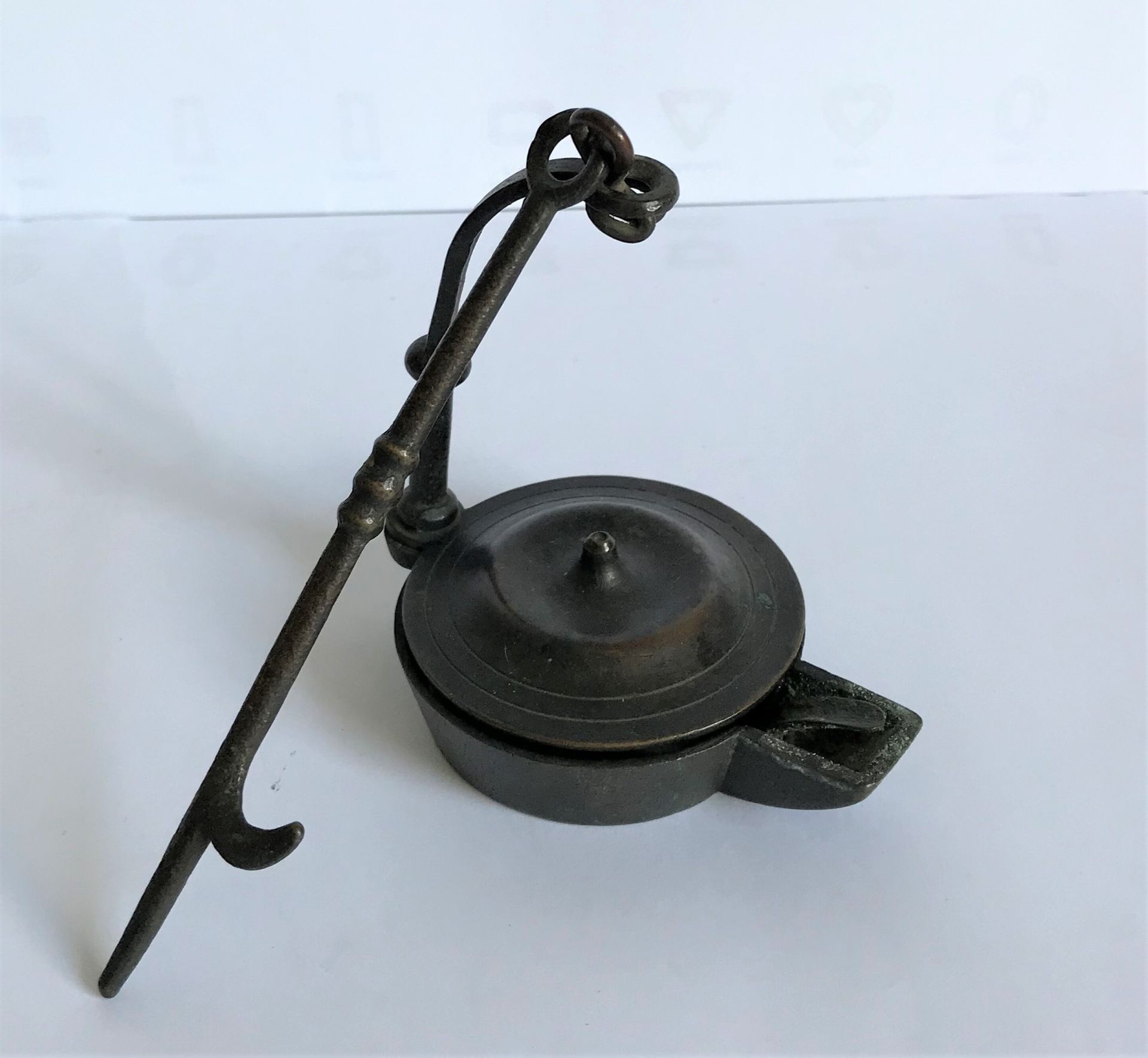 Null Petite lampe à huile en bronze d'après l'Antique

H. : 10 cm