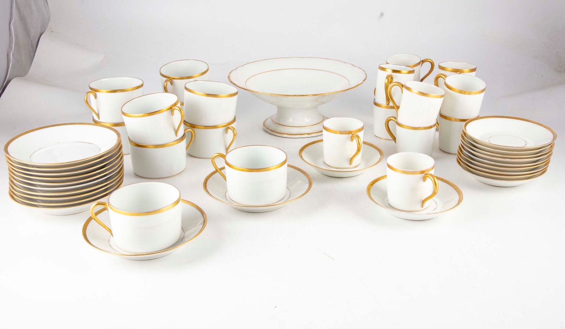 LIMOGES LIMOGES - France

Service à thé et café en porcelaine blanche à liseret &hellip;