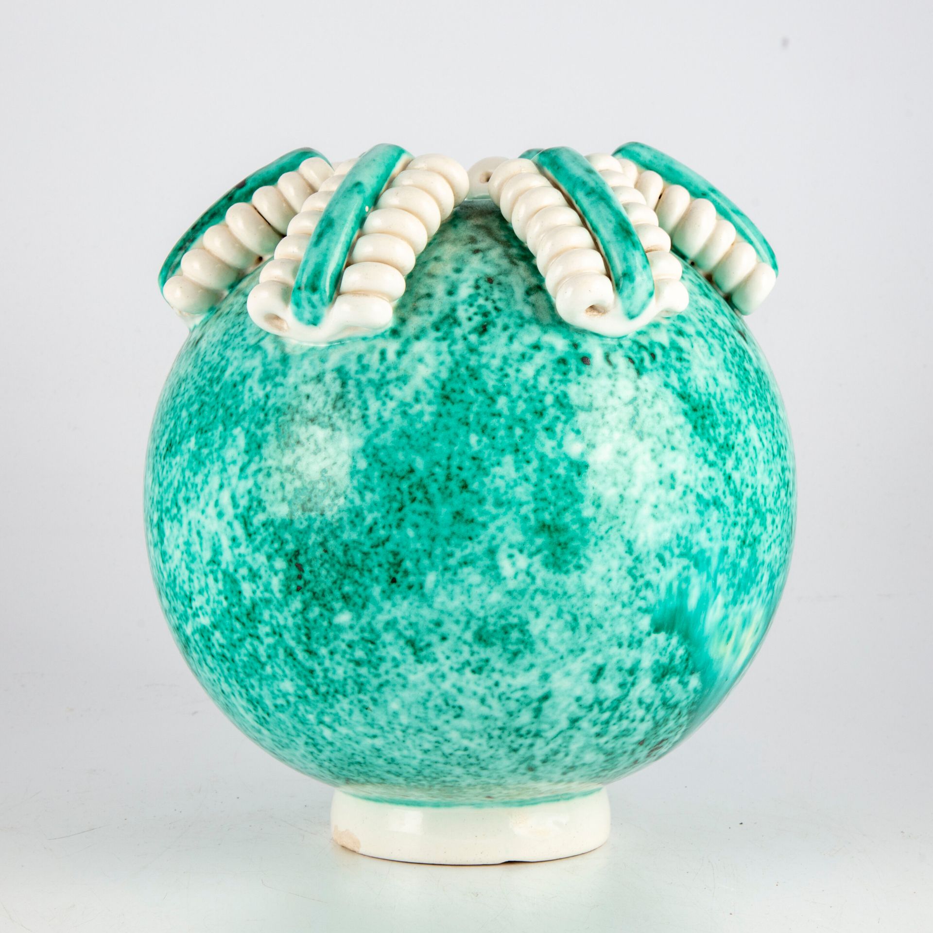 SAINTE RADEGONDE SAINTE RADEGONDE 

Vase boule en céramique vernissée vert émera&hellip;