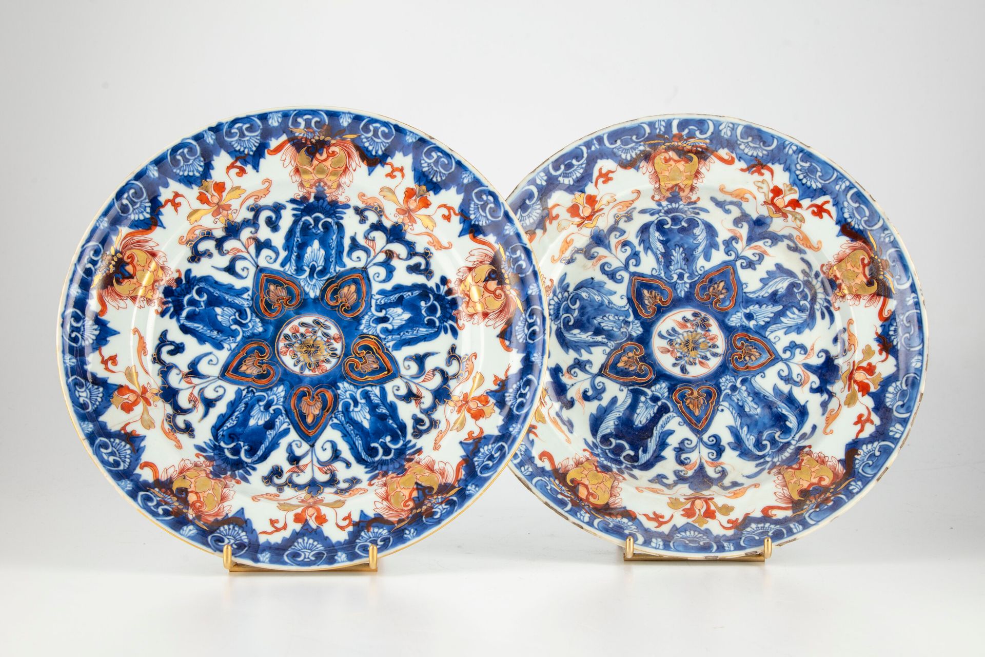 CHINE CHINE

Deux plats ronds en porcelaine à décor bleu, rouge et or dit Imari &hellip;