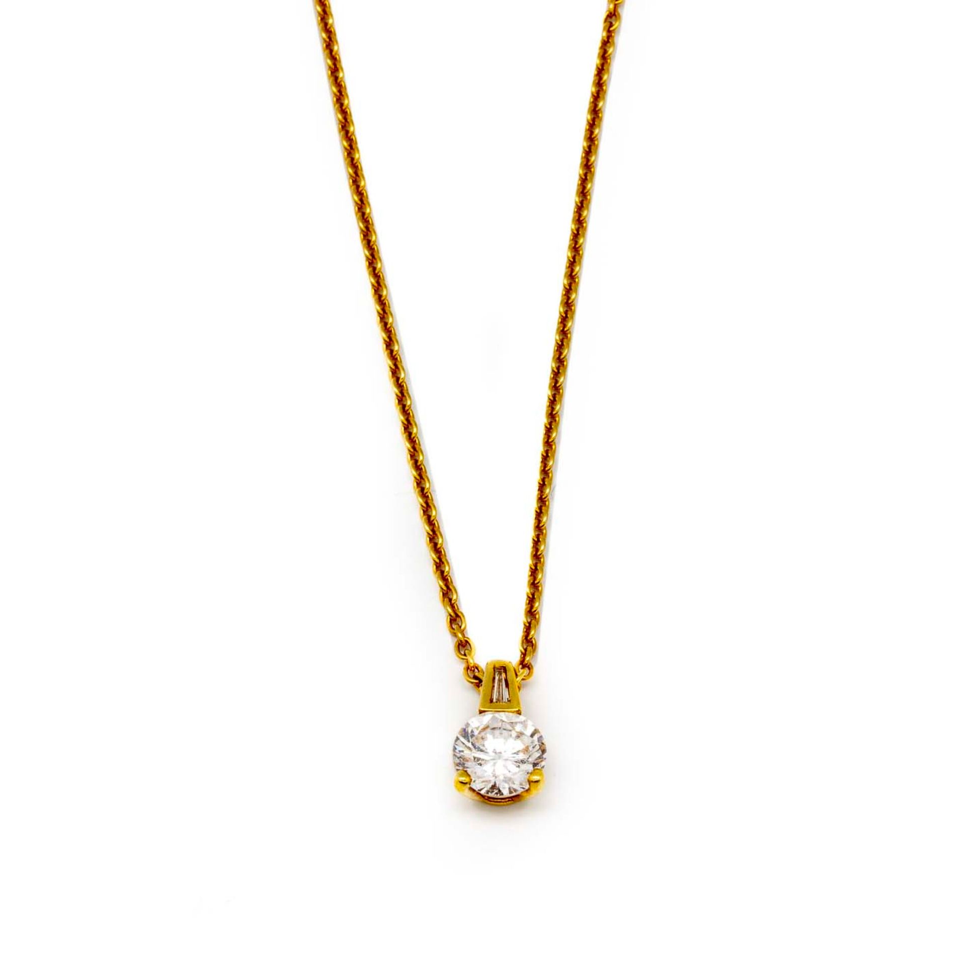 Null Chaine en or jaune ornée d'un diamant de synthèse (zircon) monté sur une be&hellip;