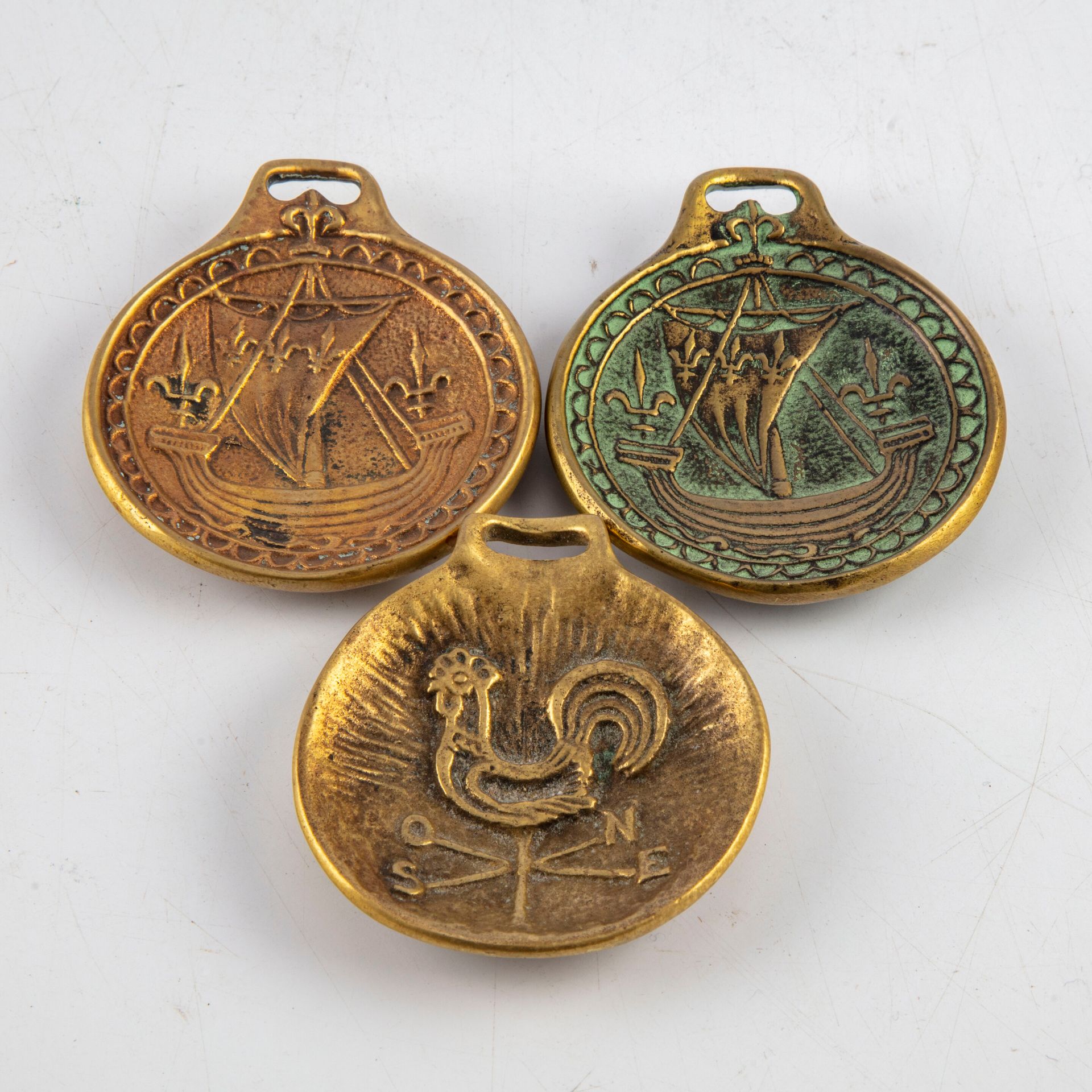 LE VERRIER Max LE VERRIER (1891-1973)

Suite de trois vide-poches en bronze à dé&hellip;