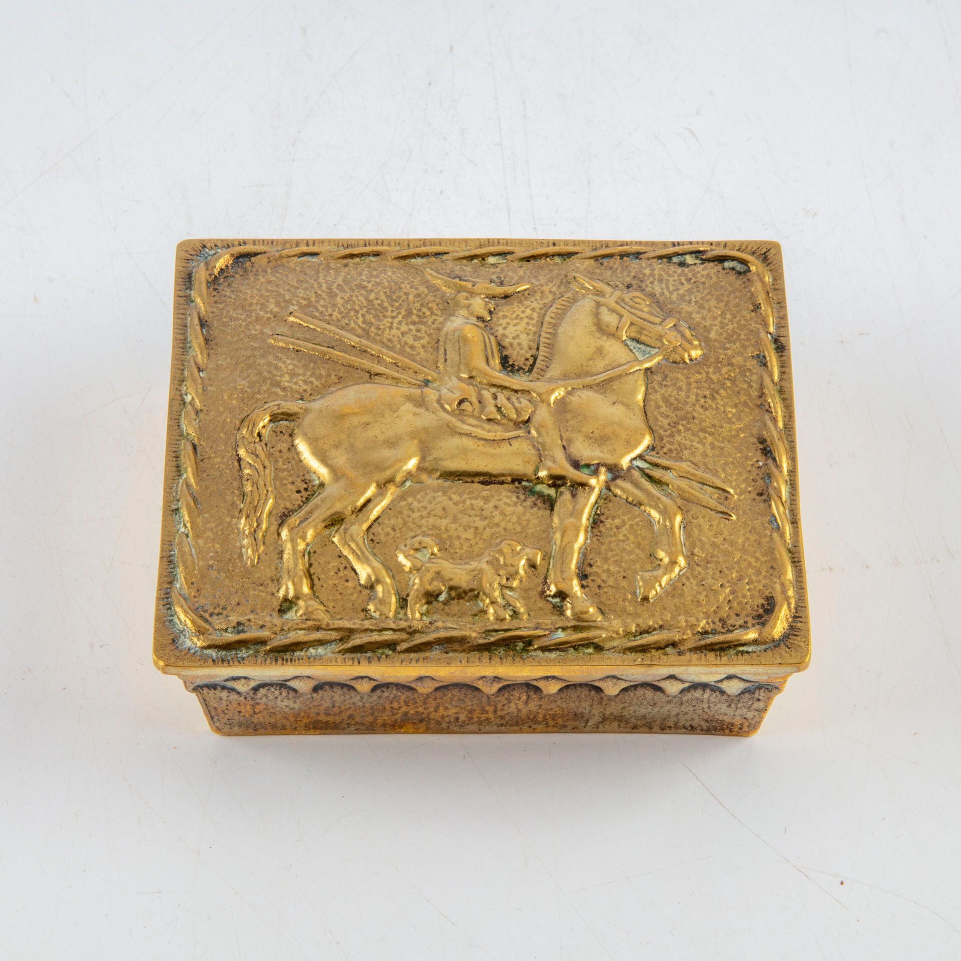 LE VERRIER Max LE VERRIER (1891-1973)

Boîte en bronze à décor d'un cavalier Mac&hellip;