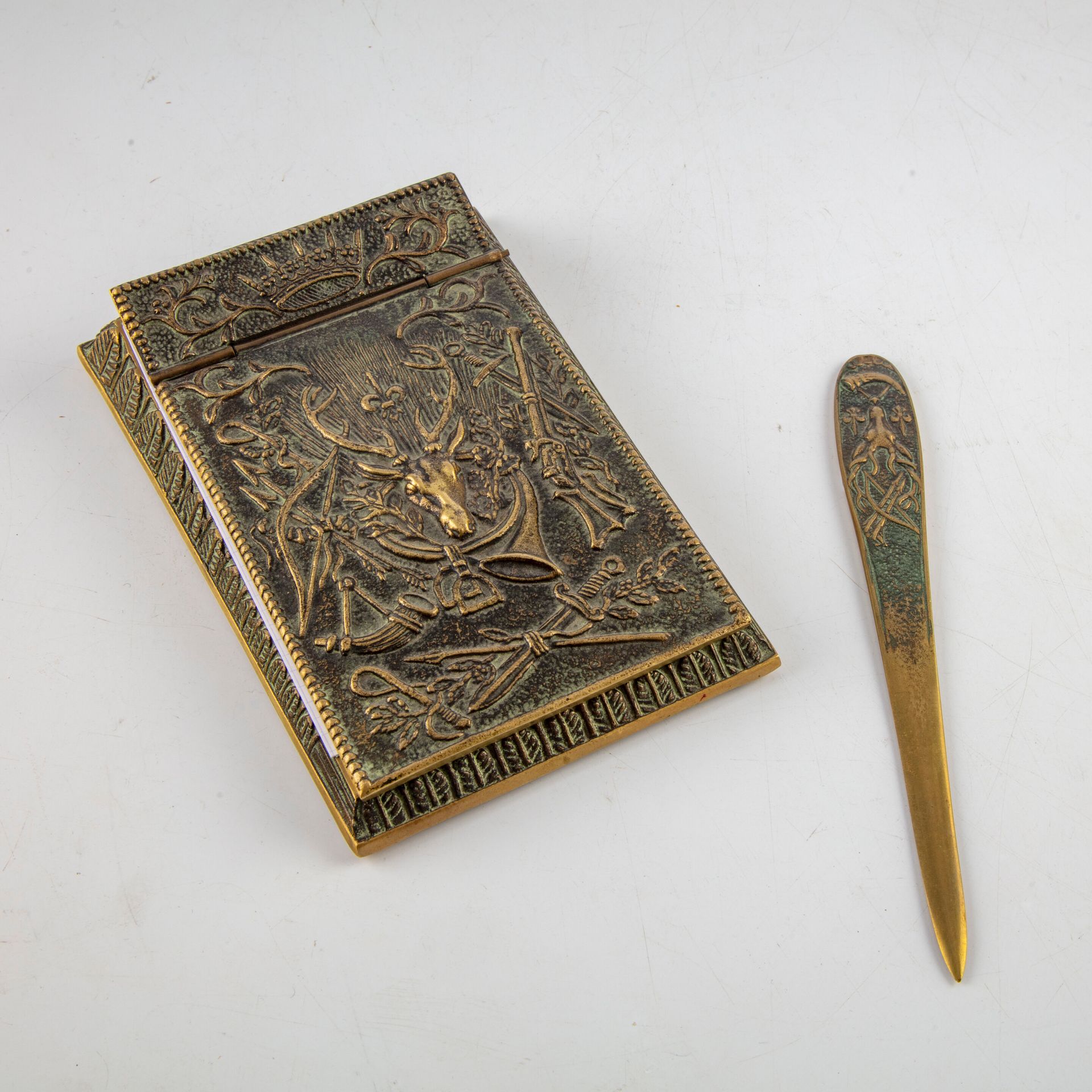 LE VERRIER Max LE VERRIER (1891-1973)

Petite écritoire en bronze à décor de tro&hellip;