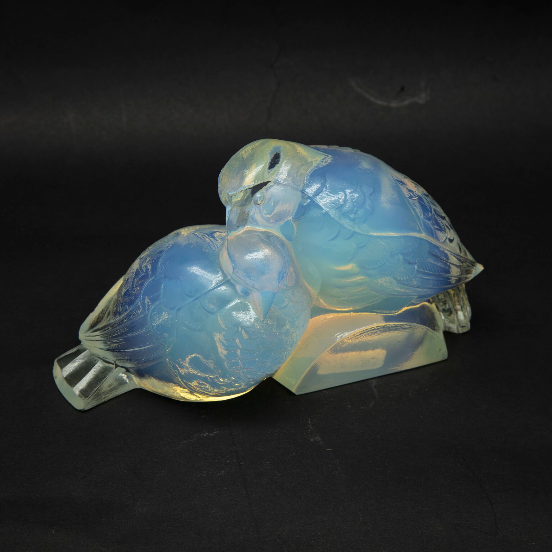 FERJAC FERJAC France

Sculpture en verre opalescent représentant un couple de mo&hellip;