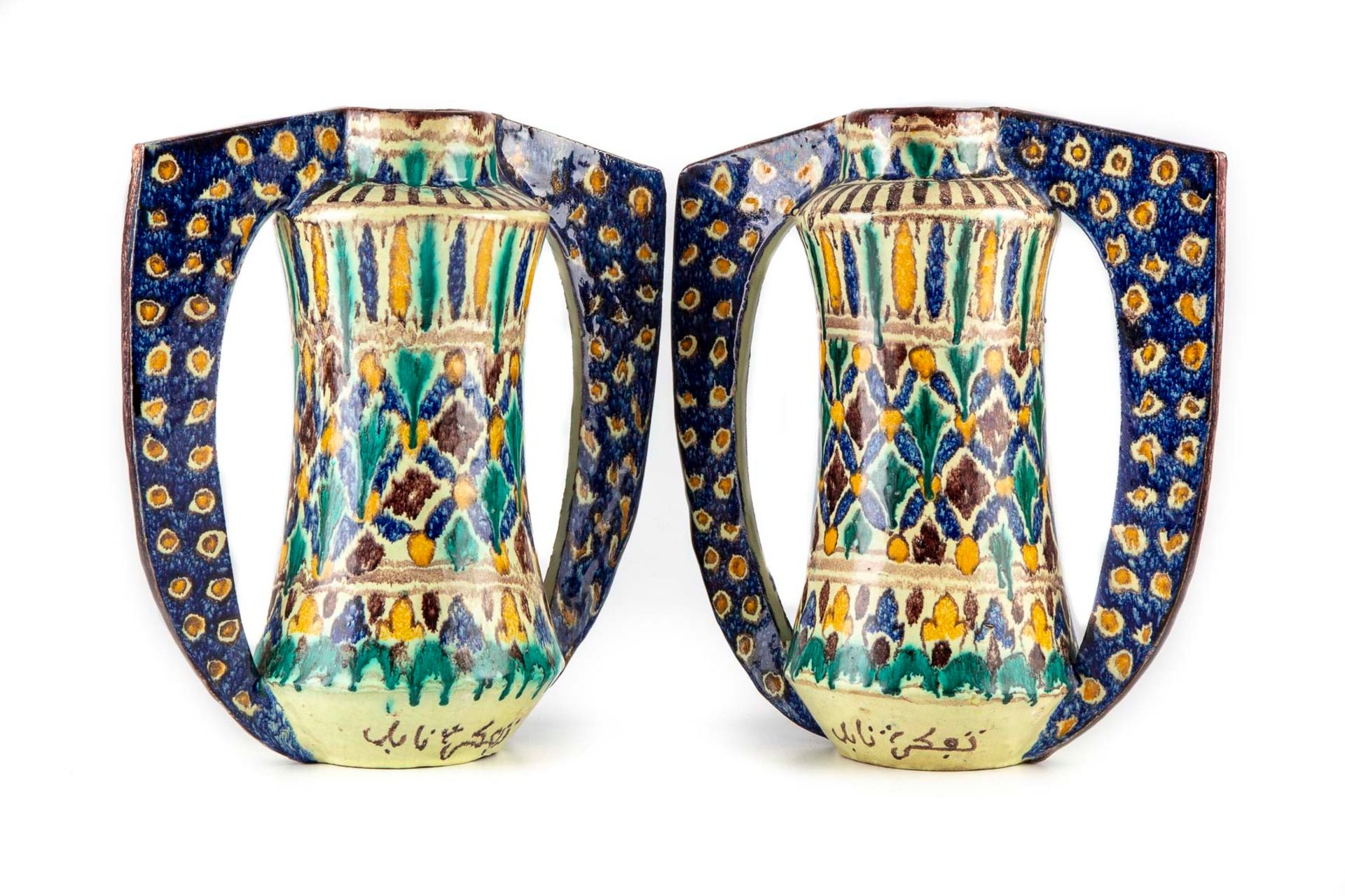 NABEUL ATELIER EL-KHARRAZ À NABEUL

Paire de vases à deux longues anses, en céra&hellip;