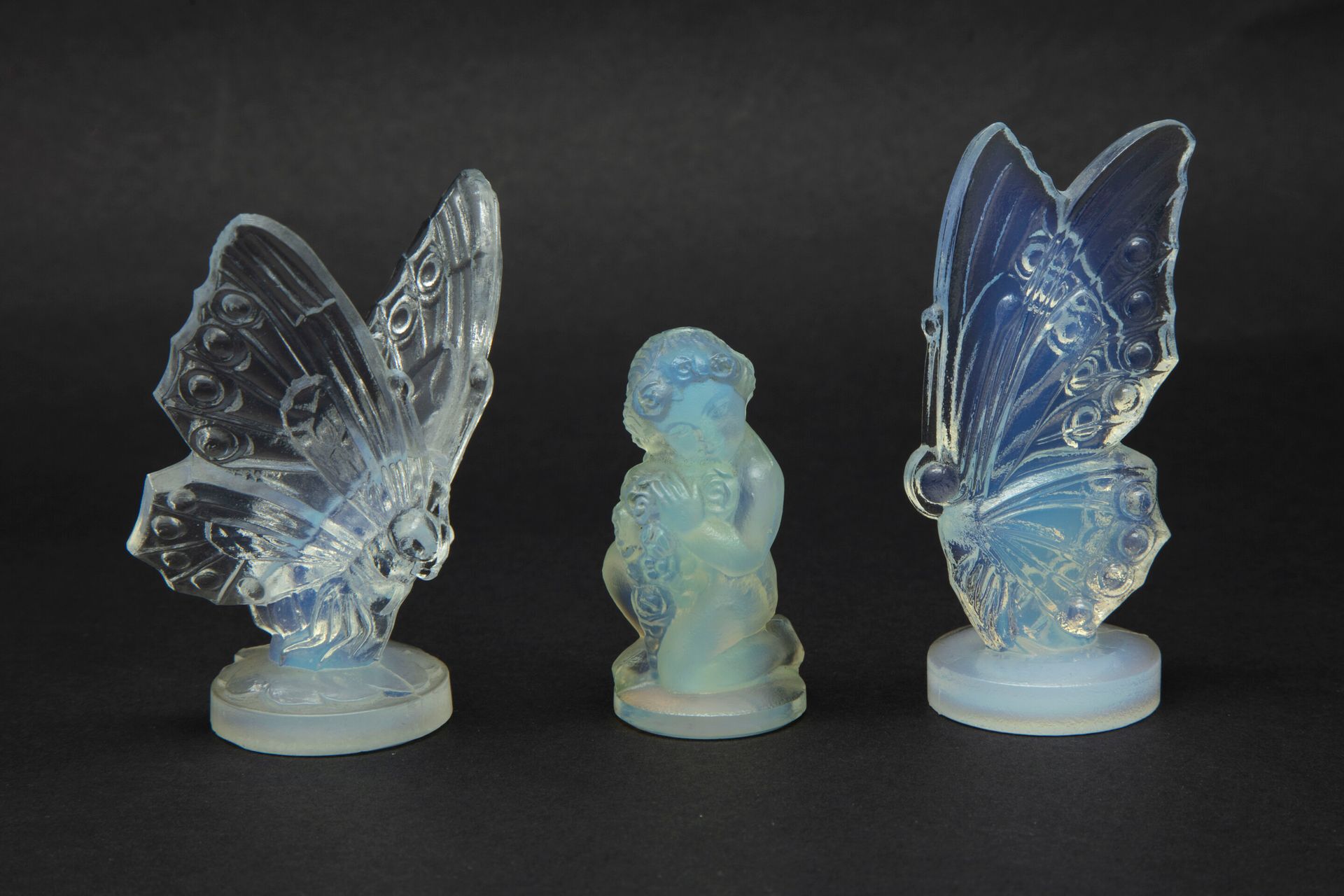 SABINO Marius Ernest SABINO (1878-1961)

Trois sujets en verre opalescent :

"Pa&hellip;