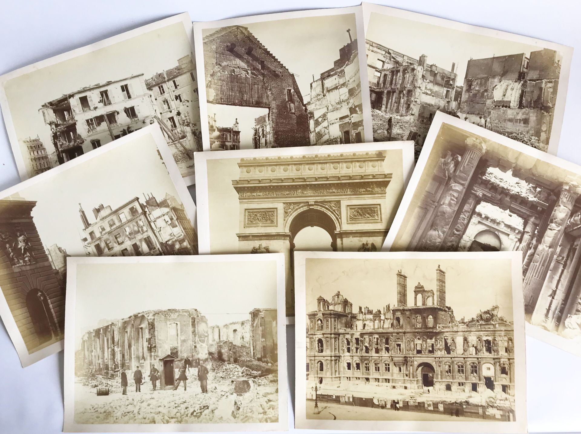 Null COMMUNE (La) - Ruines de Paris. (vers 1871)

Ensemble de 8 photographies en&hellip;