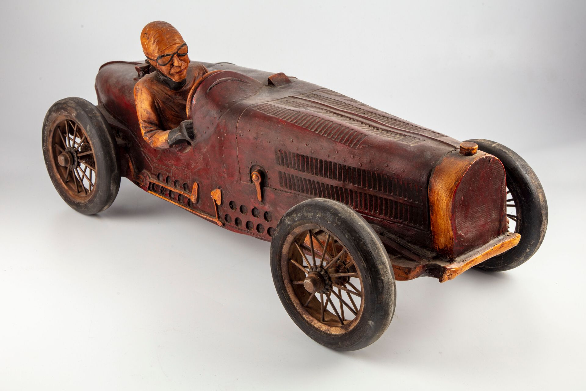 Null Voiture en bois peint reprenant une voiture de course des années 30 avec so&hellip;