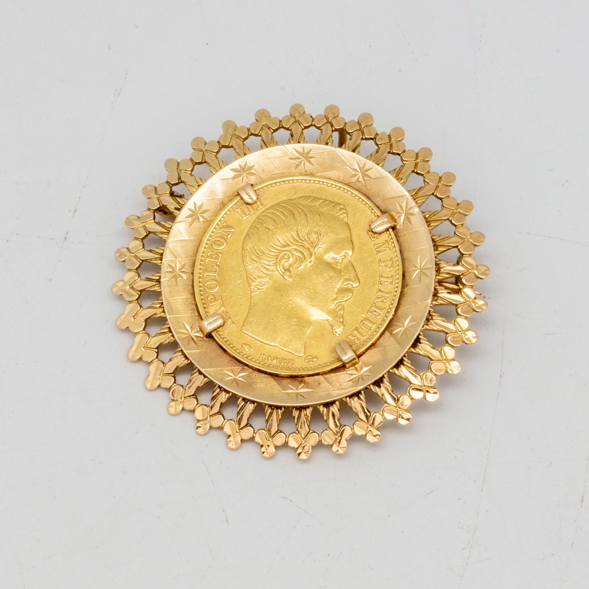 Null Broche, pendentif en or jaune orné d'une pièce de 20 francs or

Poids : 12,&hellip;
