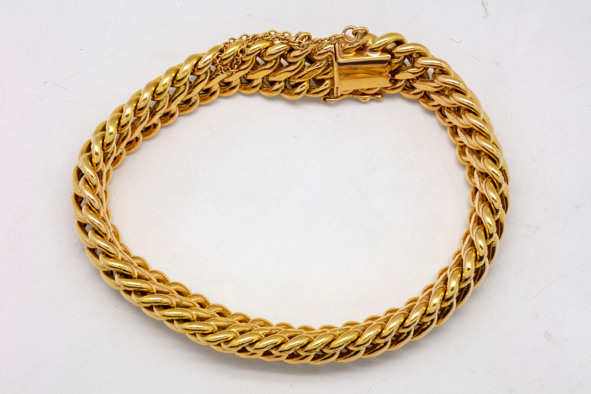 Null Bracelet en or à maille tressée, fermoir cliquet, chainette et huit de sécu&hellip;