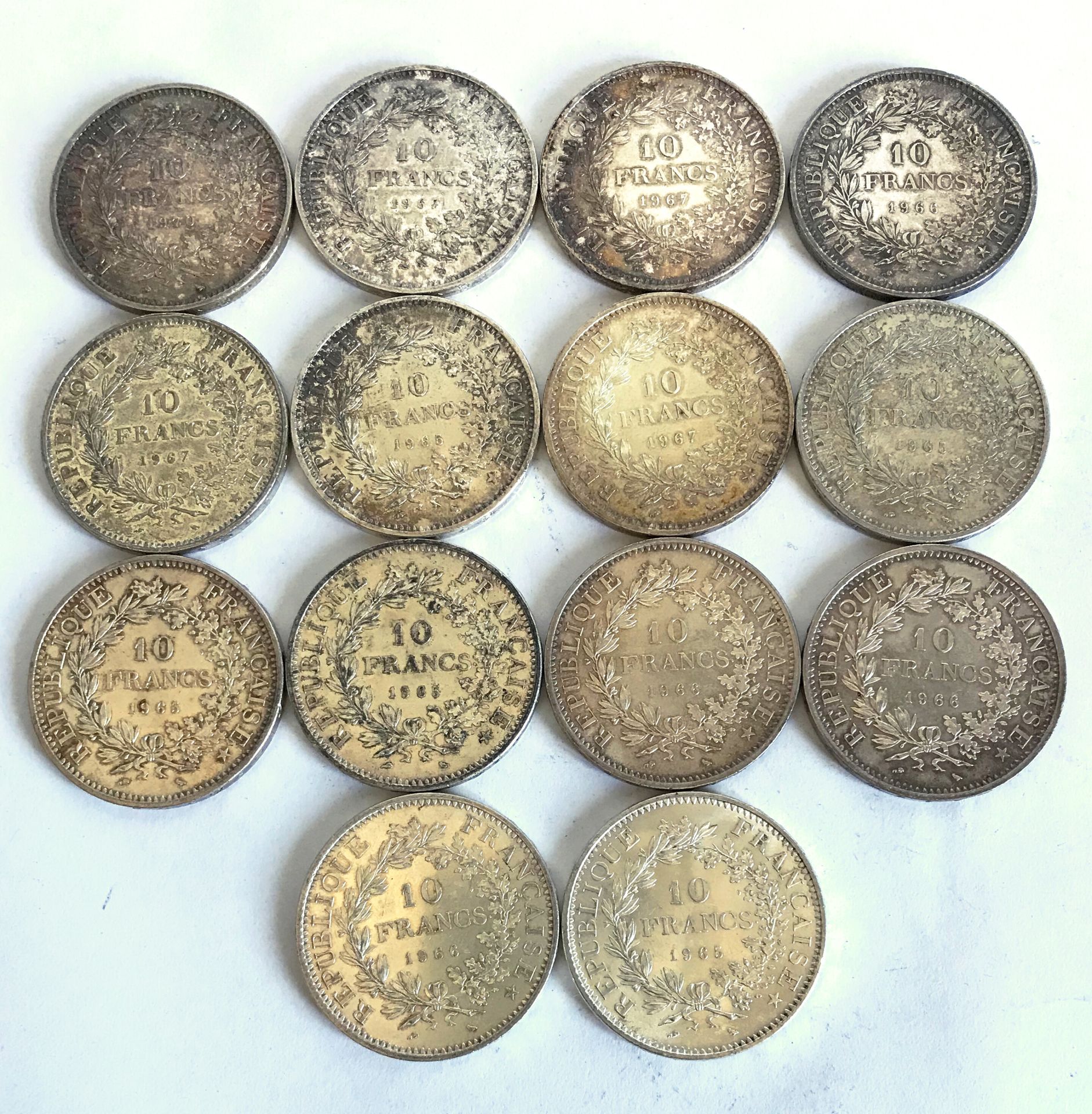 Null Lot comprenant 14 pièces en argent de 10 francs datées 1965 à 1970

Poids :&hellip;