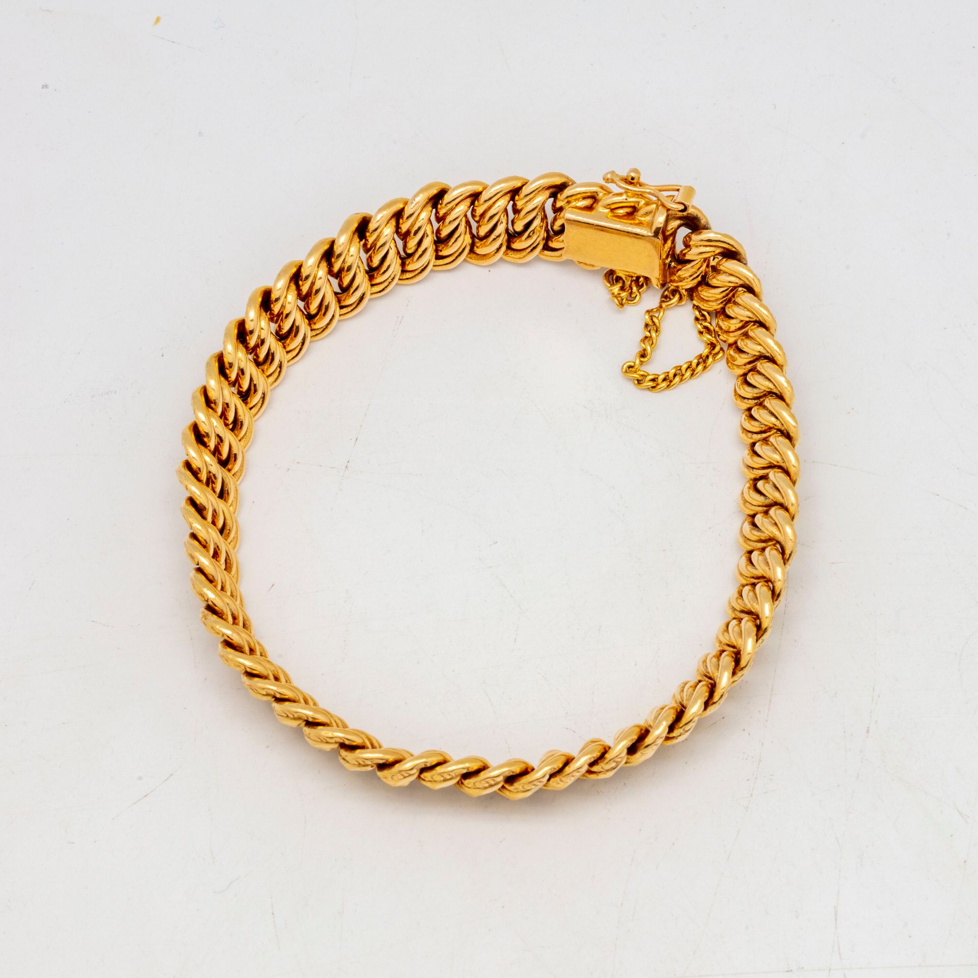 Null Bracelet gourmette en or jaune

Poids : 16,8 g.