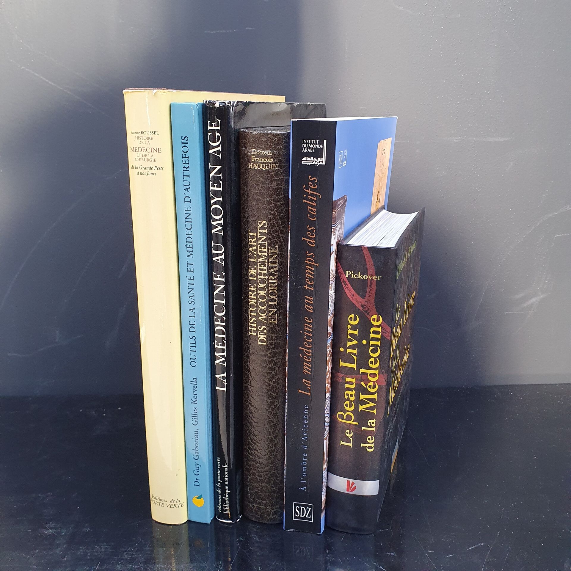 Null Ensemble de 7 ouvrages sur l'histoire de la médecine, comprenant : 

- Clif&hellip;