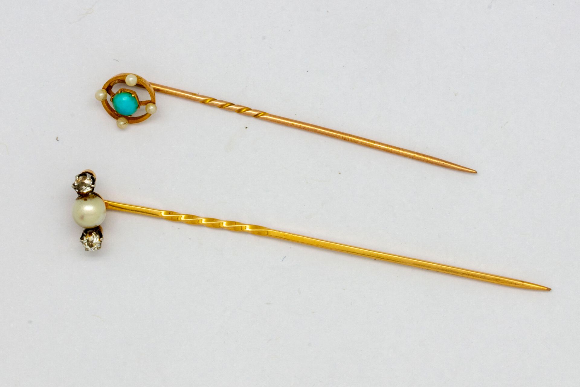 Null 2 épingles à cravate en or jaune ornée de petites perles et pierres

Poids &hellip;