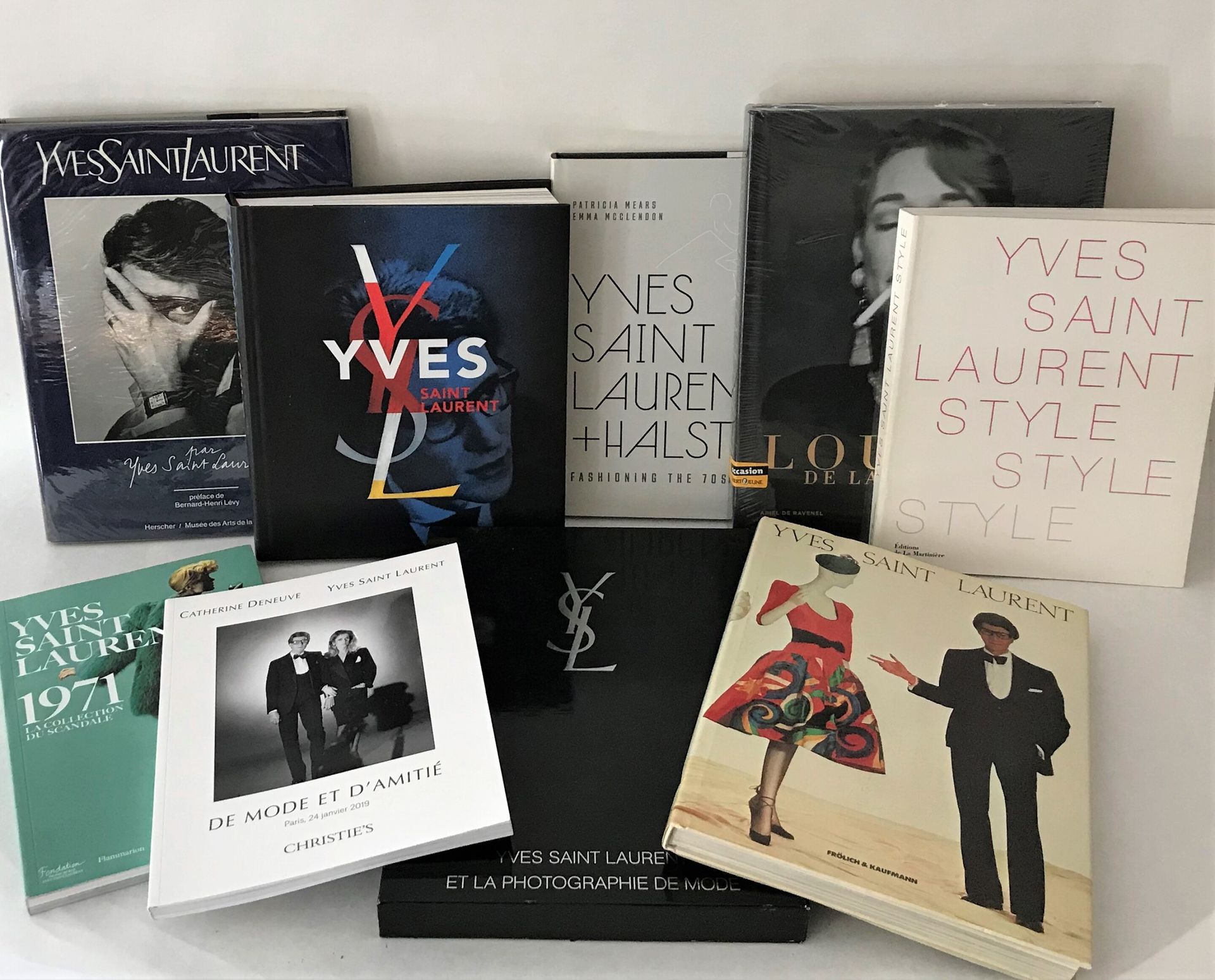 Null Ensemble de 13 ouvrages sur Yves Saint Laurent

Yves Saint Laurent et la ph&hellip;