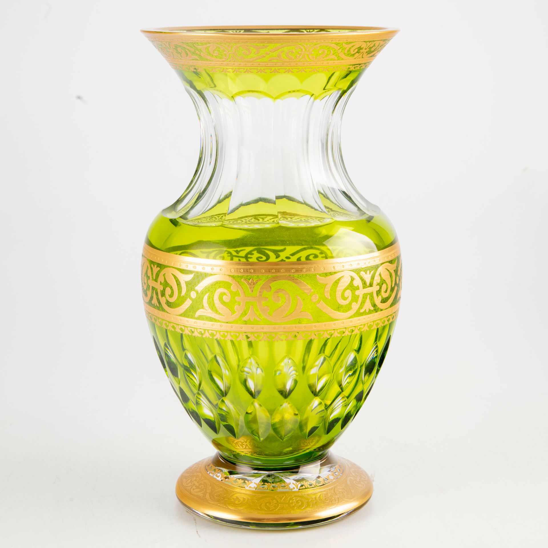 SAINT LOUIS SAINT LOUIS

Vase balustre en verre taillé et teinté vert à décor ém&hellip;