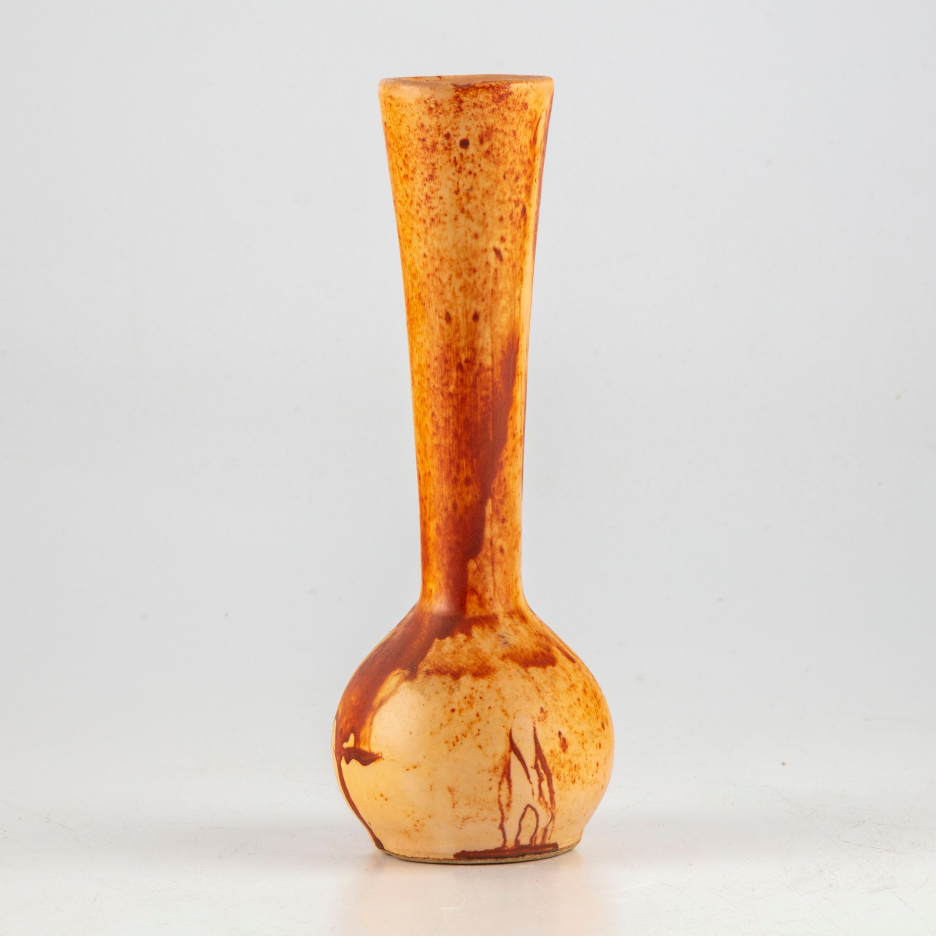 VALLAURIS VALLAURIS

Vase en céramique à décor de coulures orangées

Marqué

H.:&hellip;