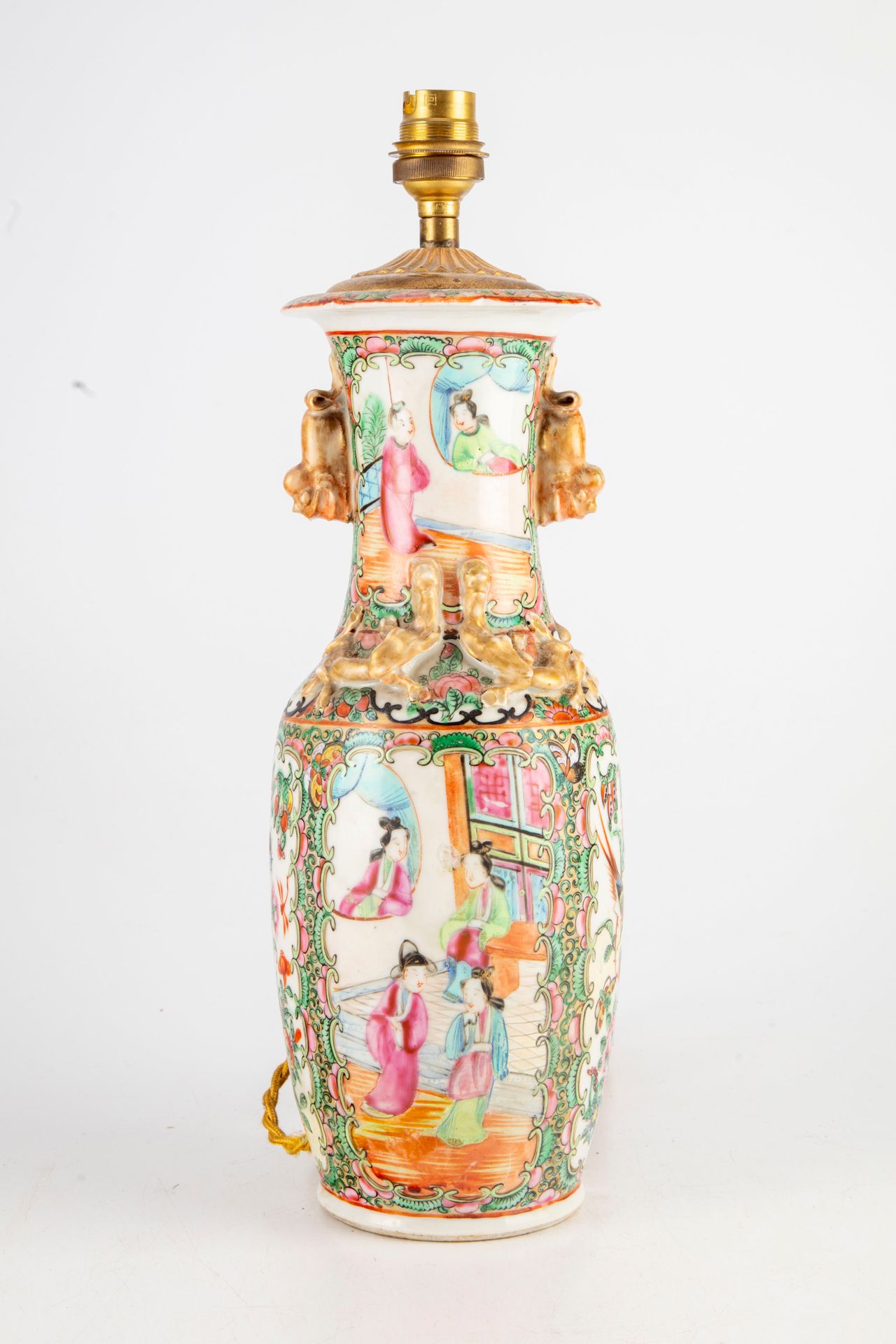 CHINE CHINE - Canton 

Vase de forme balustre en porcelaine polychrome et doré à&hellip;