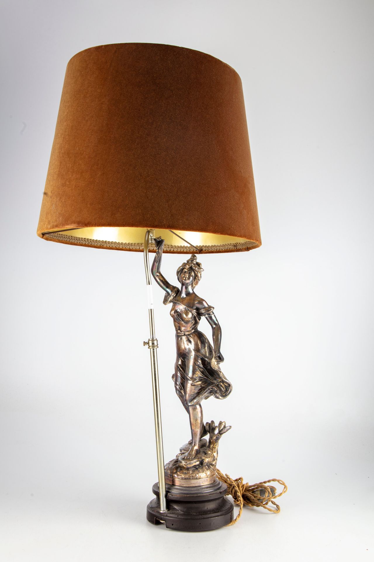 Null Lampe femme en régule

Epoque XIXe