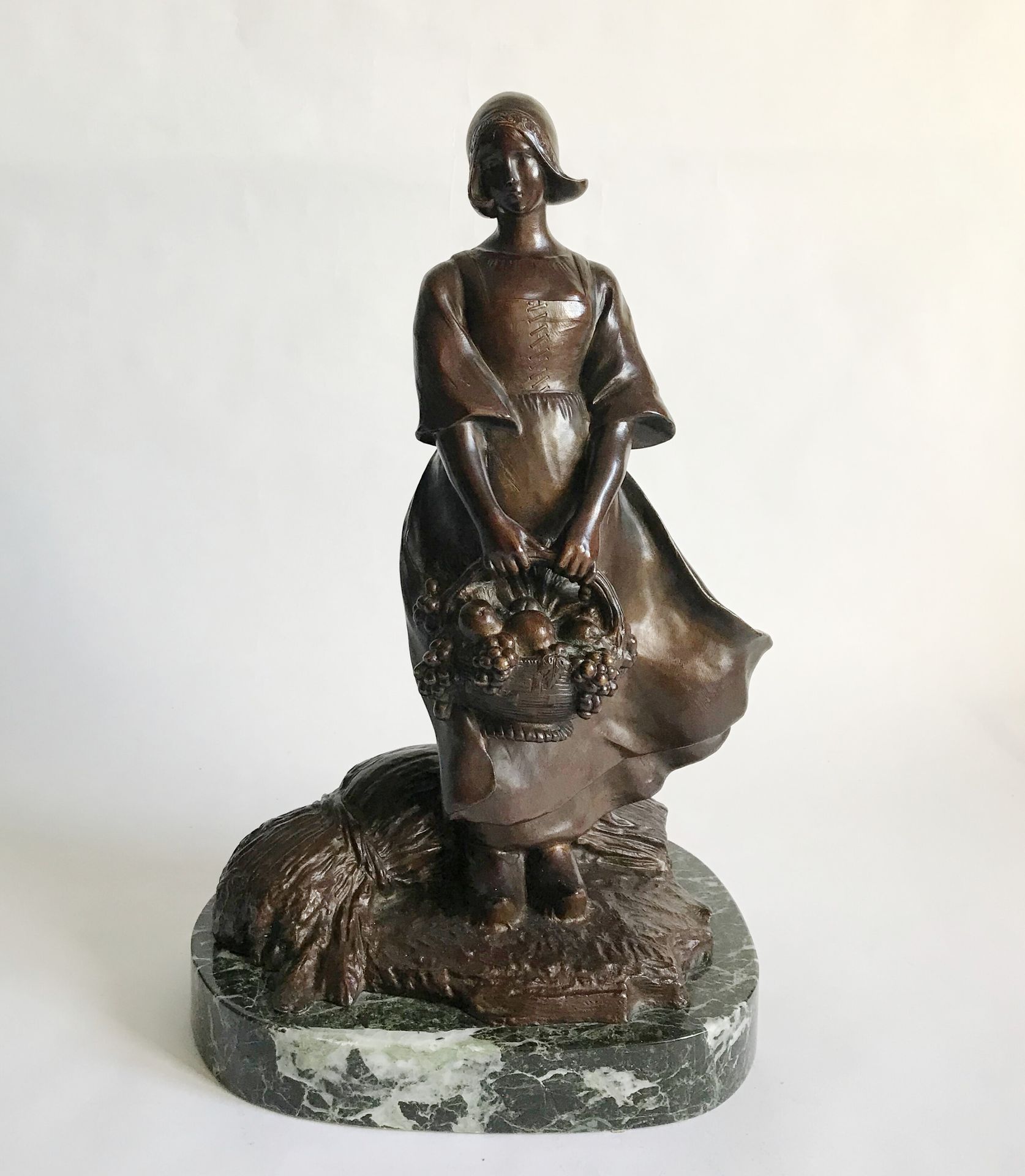 ROZET Fanny ROZET (1881-1958)

Jeune hollandaise au panier

Sculpture en bronze &hellip;