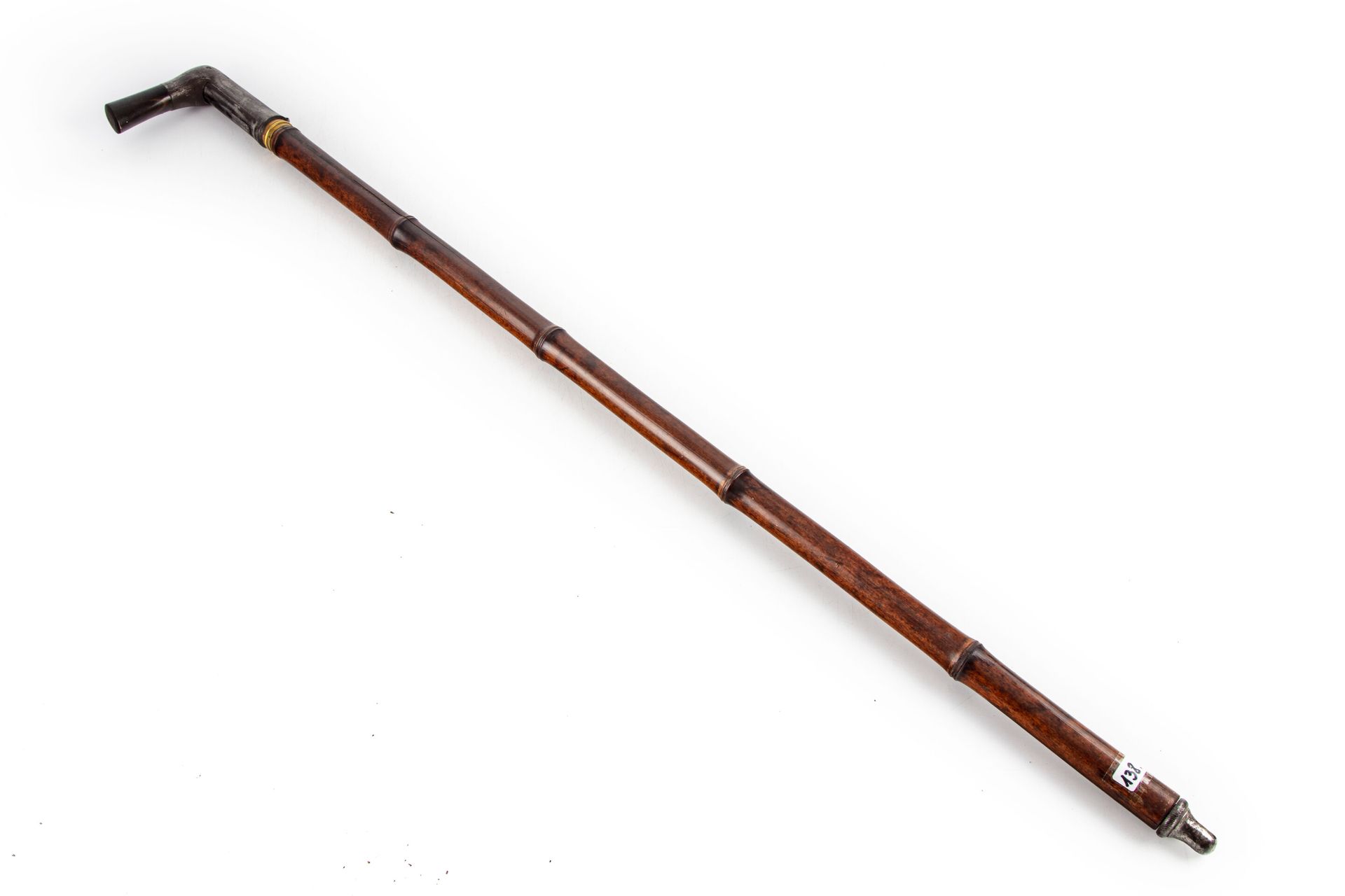 Null Canne fusil, le pommeau en acier et corne, le fût en bambou. 

L. : 87 cm 
&hellip;