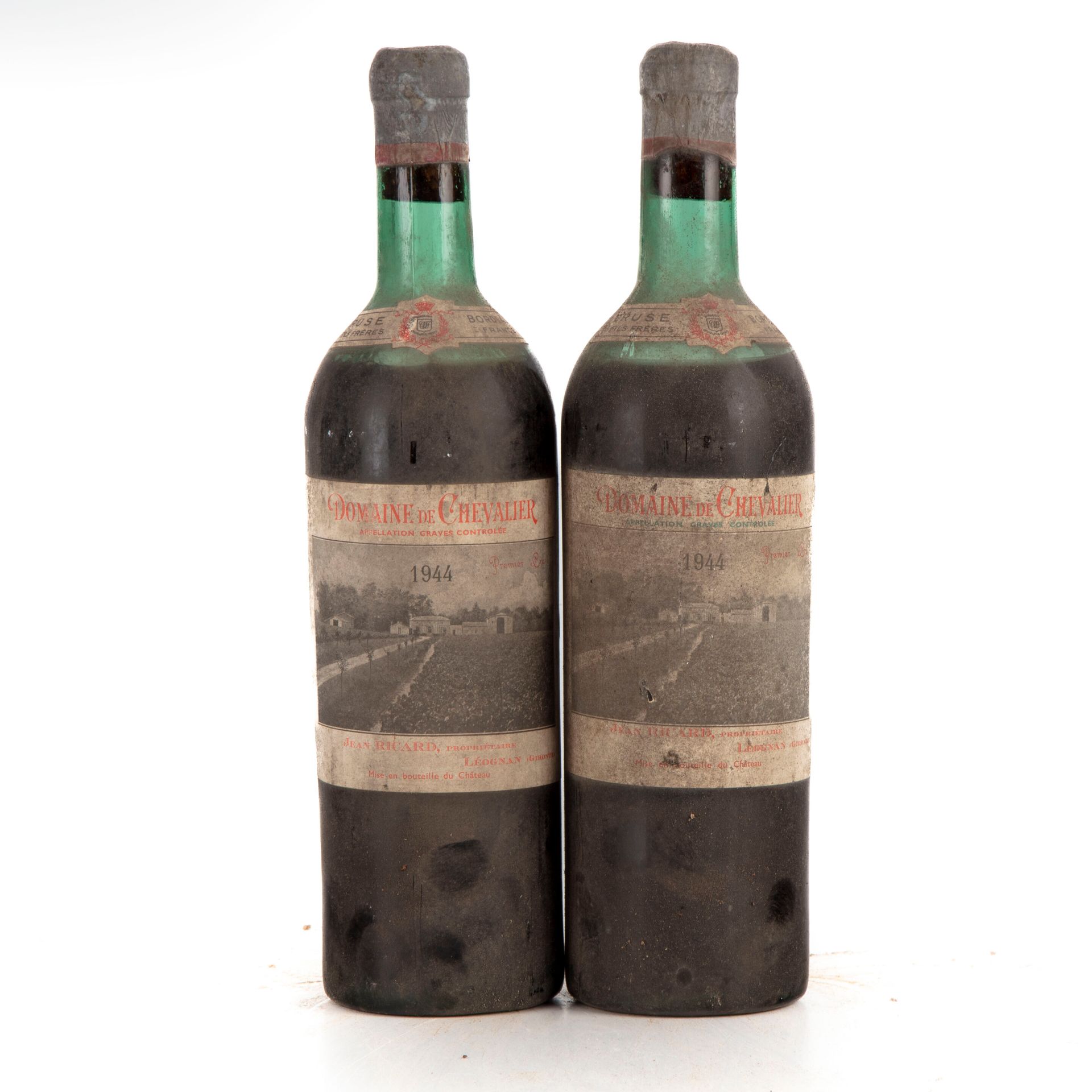 Null "2 bouteilles Domaine de Chevalier 1944 CC pessac Léognan (Cruse & Fils Frè&hellip;