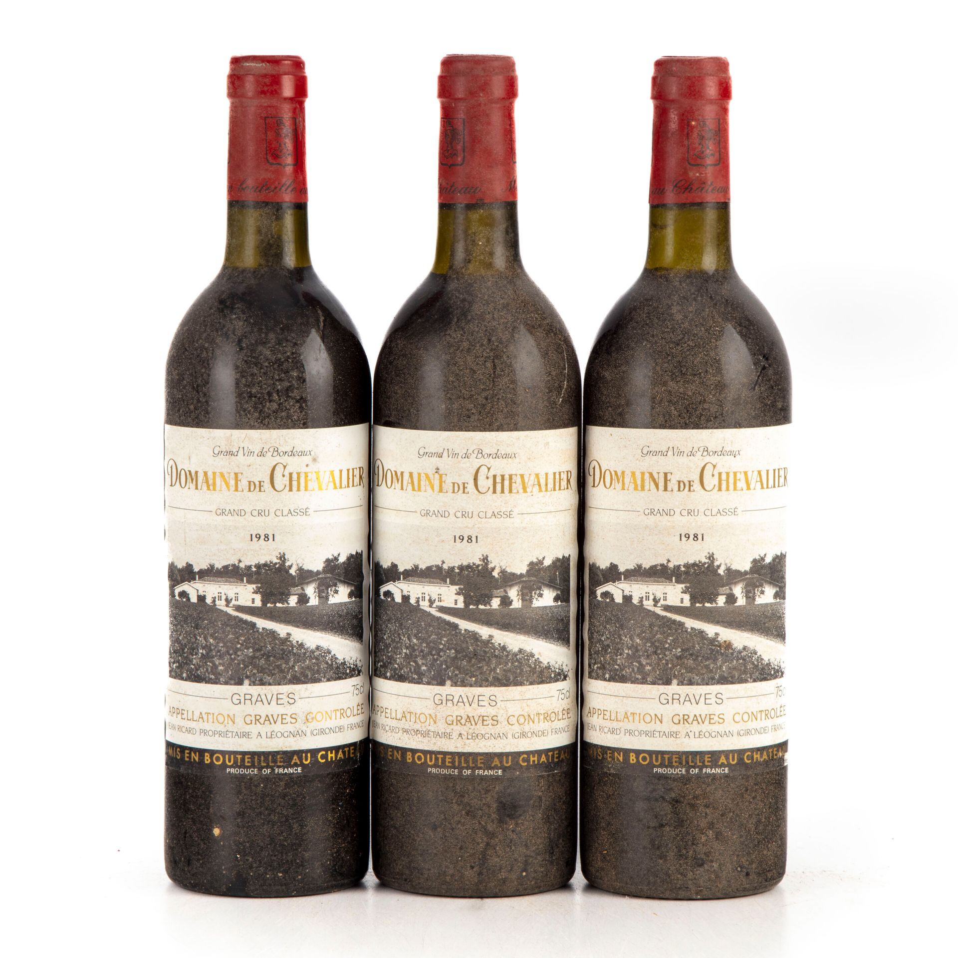 Null "3 bottles Château Domaine de Chevalier 1981CC Pessac-Léognan

(N. Tlb, E. &hellip;