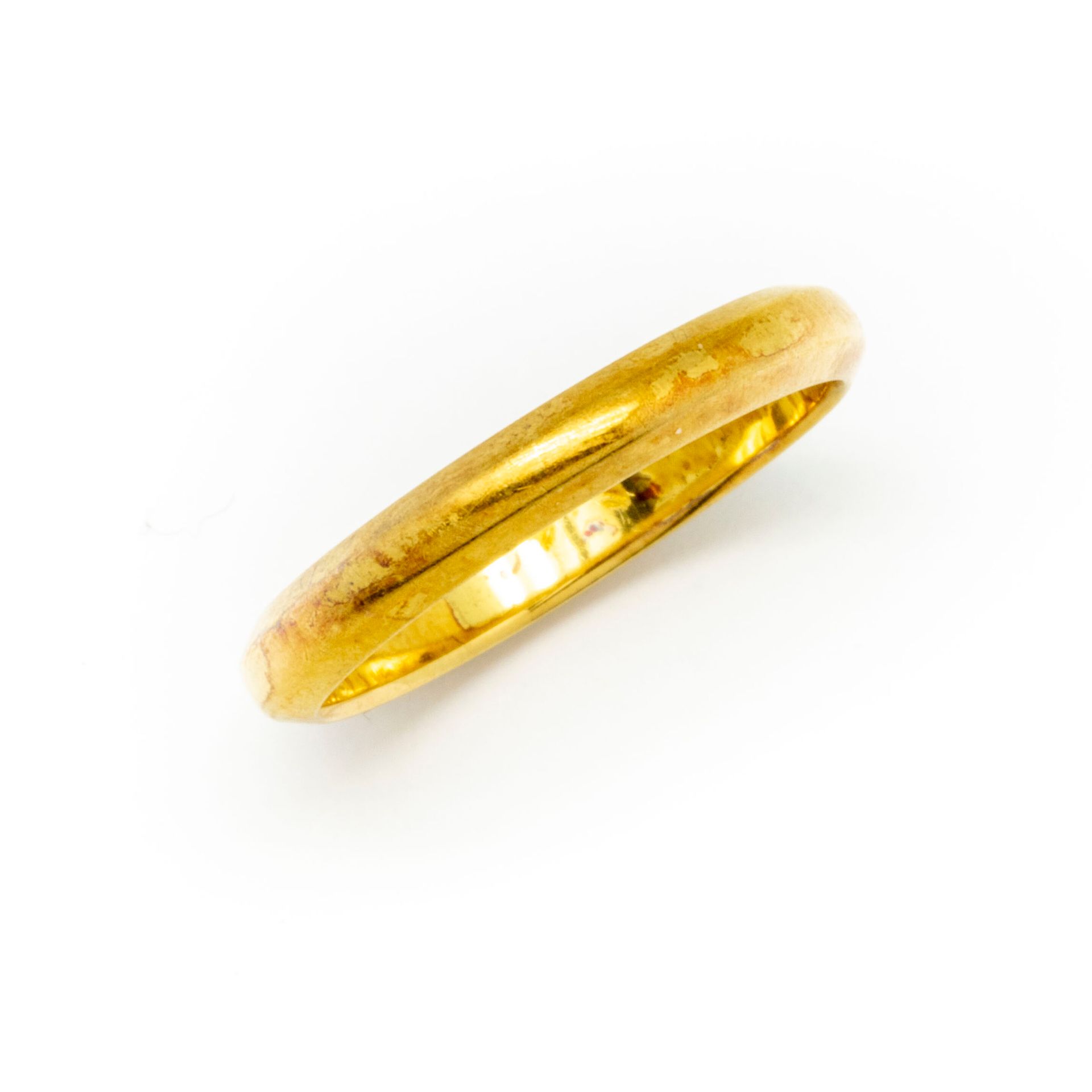 Null Yellow gold wedding band

Gross weight : 2,3 g.