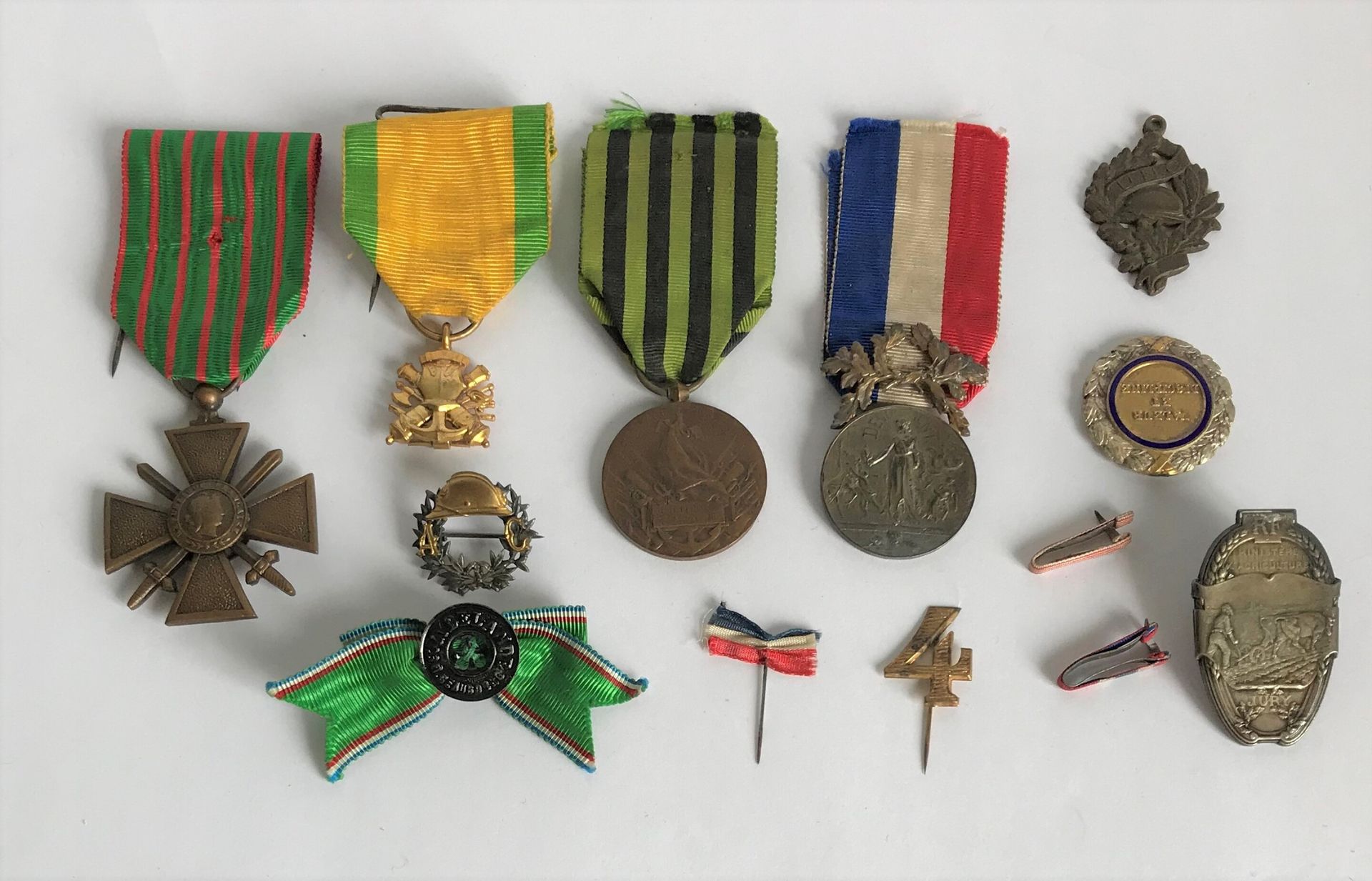 Null Conjunto de medallas - insignias y barras militares.