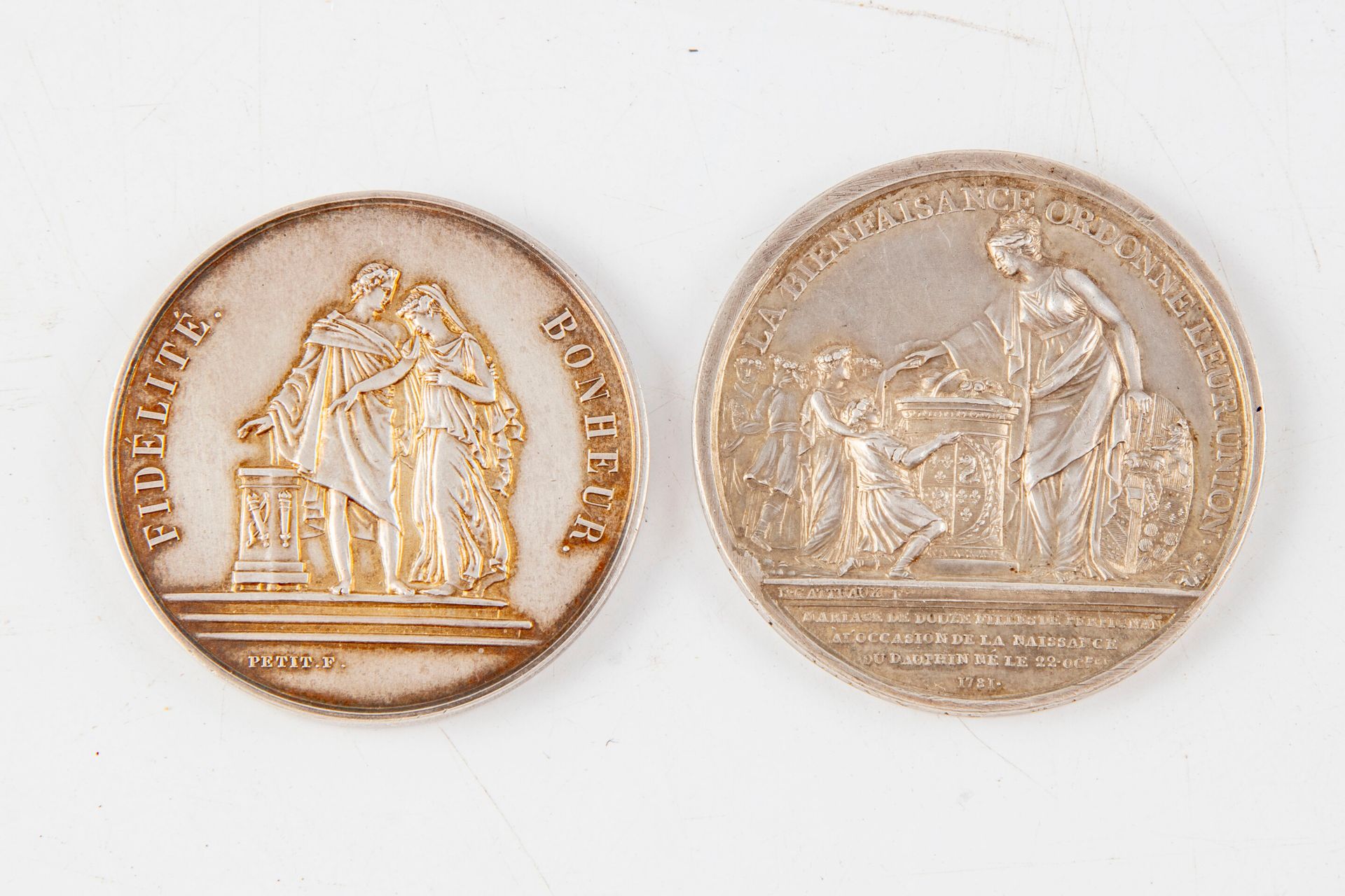 Null Médaille de mariage en argent, par N. GATTEAUX F., porte l'inscription "La &hellip;