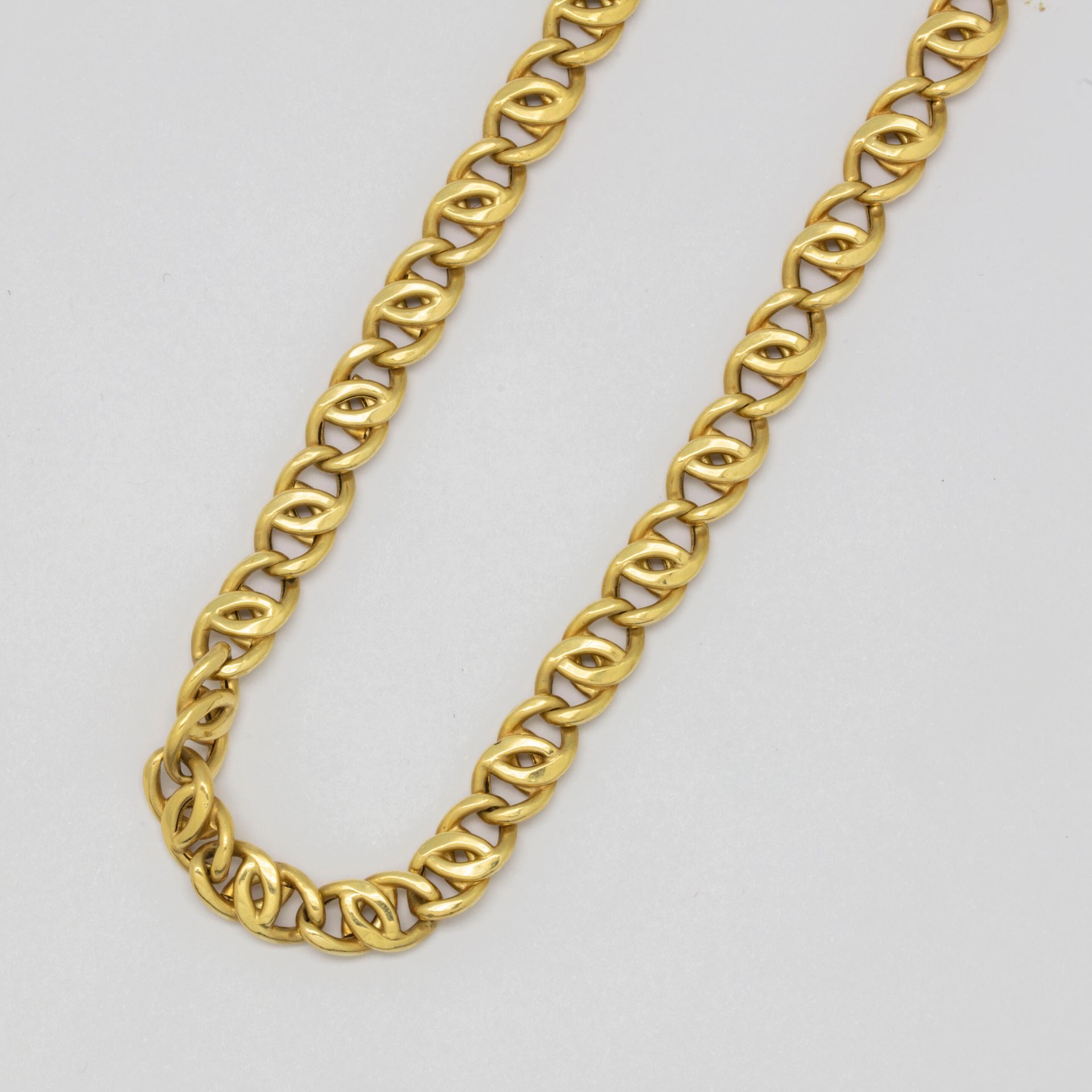 Null Halskette aus Gelbgold mit großen Gliedern.

Gewicht 20,8 g