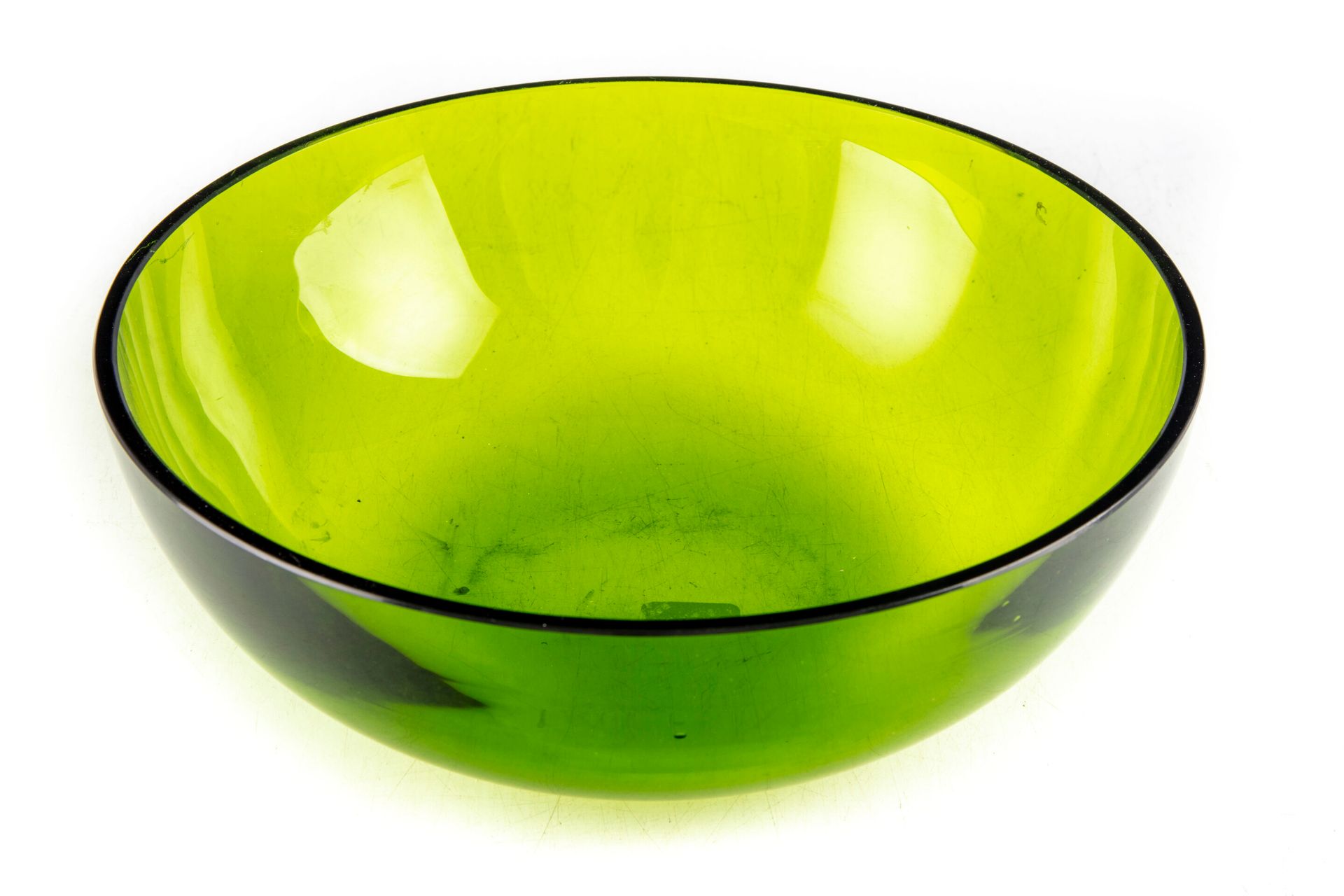 Null Ciotola di cristallo verde 

Circa 1970 

H. 8 cm; P. 23 cm