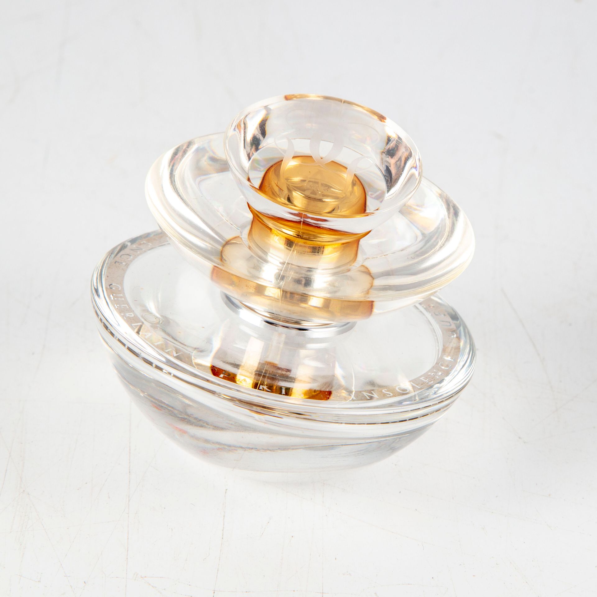 Null Casa GUERLAIN - París 

1 frasco de perfume Insolence 30 ml

H. 6 cm 

Vací&hellip;
