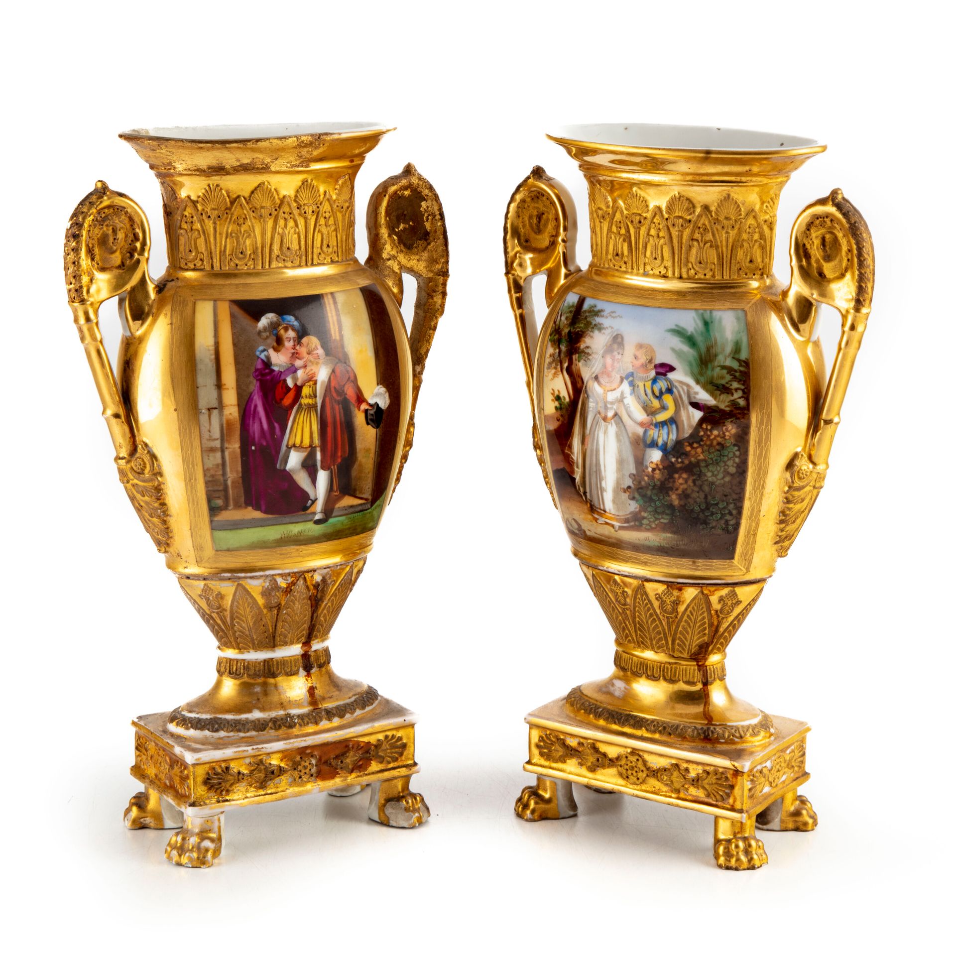 Null 一对巴黎瓷器花瓶，装饰有加利特场景和帆船的珐琅彩和镀金瓷器

H.30厘米

非常损坏