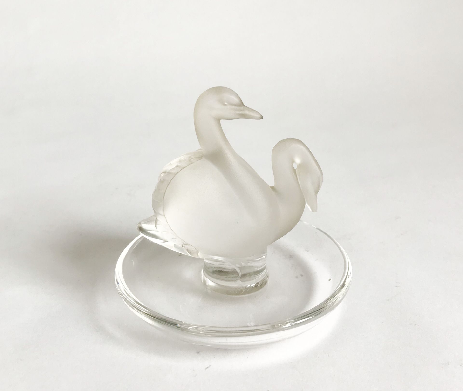 Null LALIQUE - France

Small baguier in the shape of a couple of swans in transp&hellip;