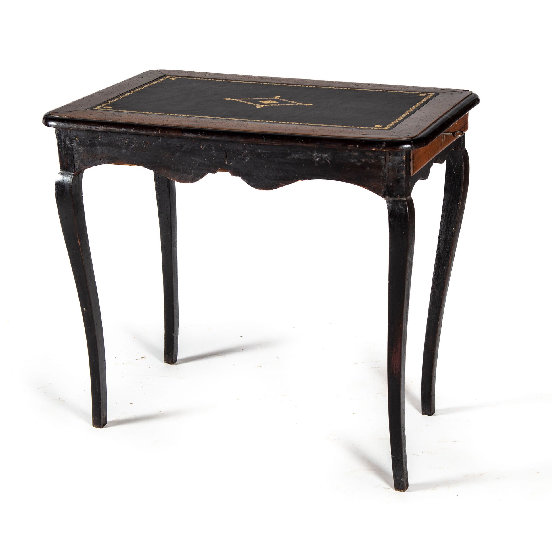 Null 小作家的桌子，用自然和发黑的木头。皮质顶部

18世纪