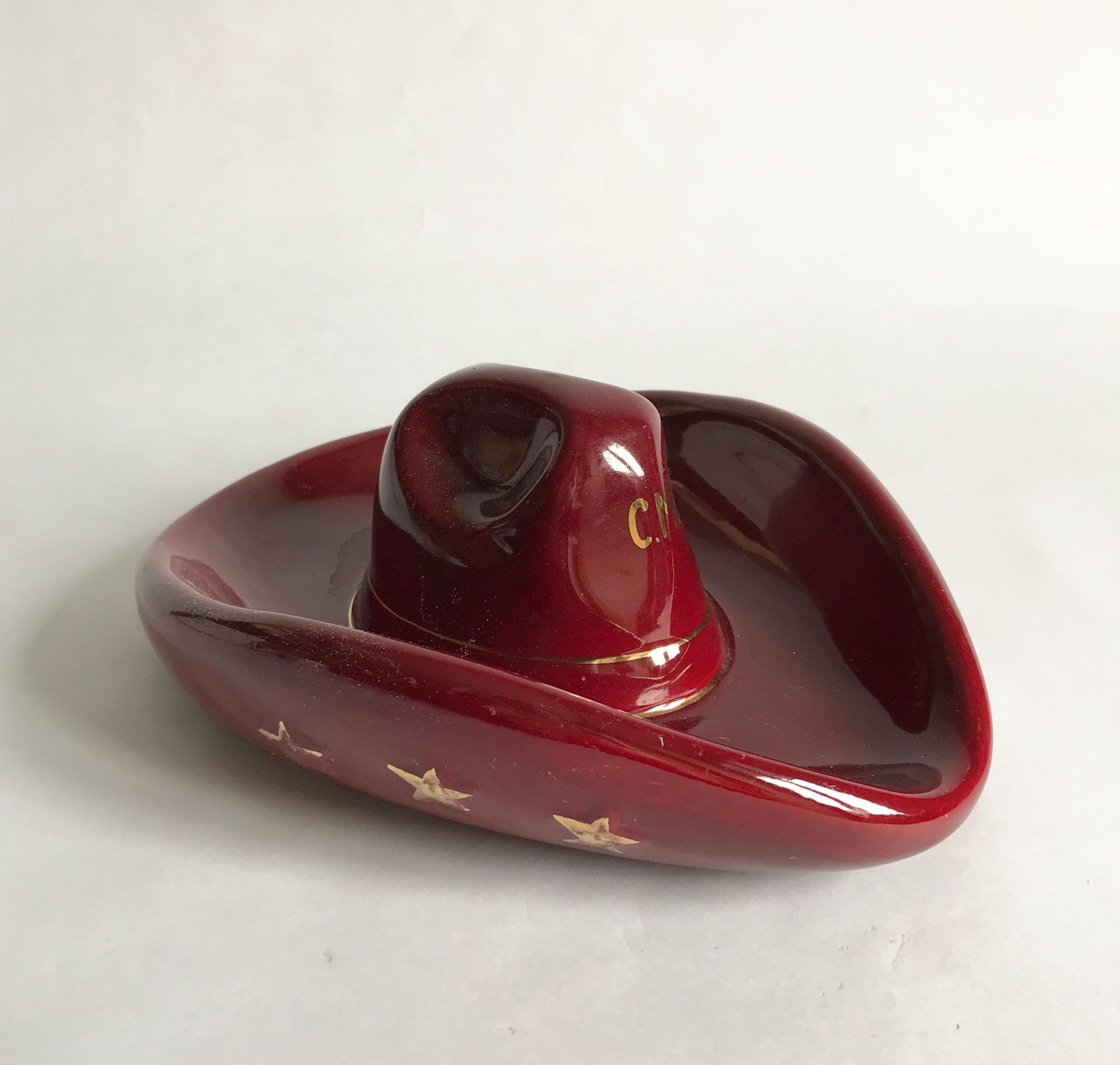 Null Ashtray in the shape of a hat in burgundy enamelled earthenware decorated w&hellip;