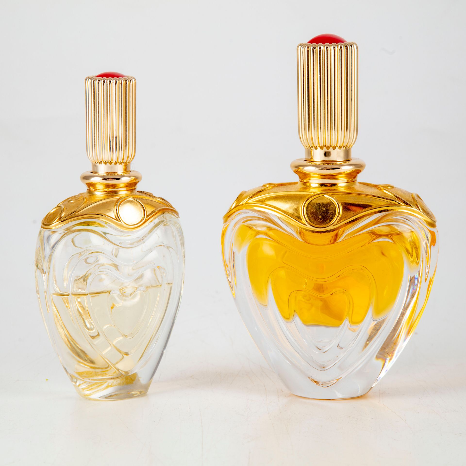 Null ESCADA

Set of two perfume bottles, dummy 

H. 13,5 and 14,5 cm
