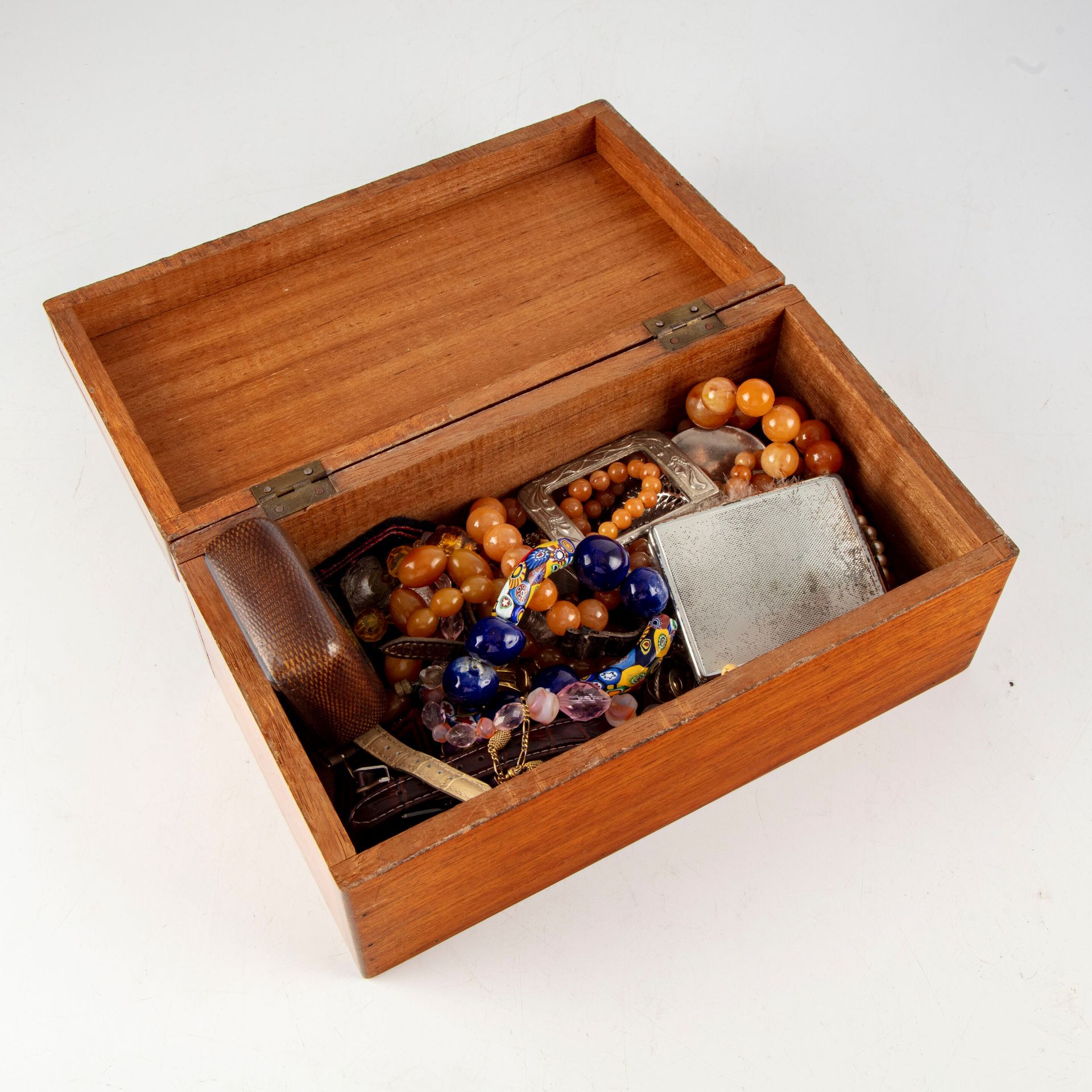 Null Wooden box containing many costume jewelry, necklaces, rings, brooches, wat&hellip;