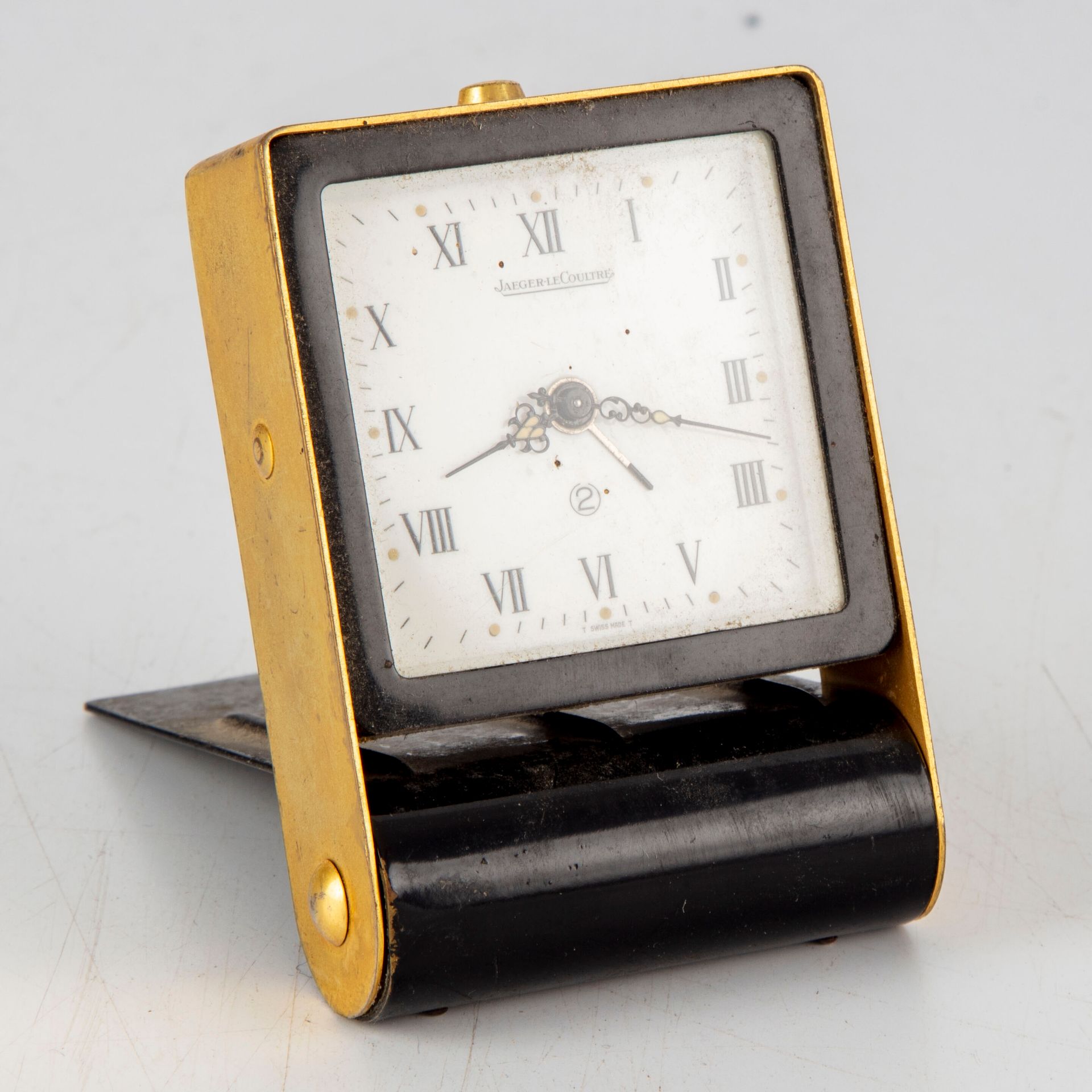 Null 洁格

带闹钟功能的桌钟或旅行钟，金色和黑色漆面金属材质

8 x 5,5 x 2 厘米

小型氧化