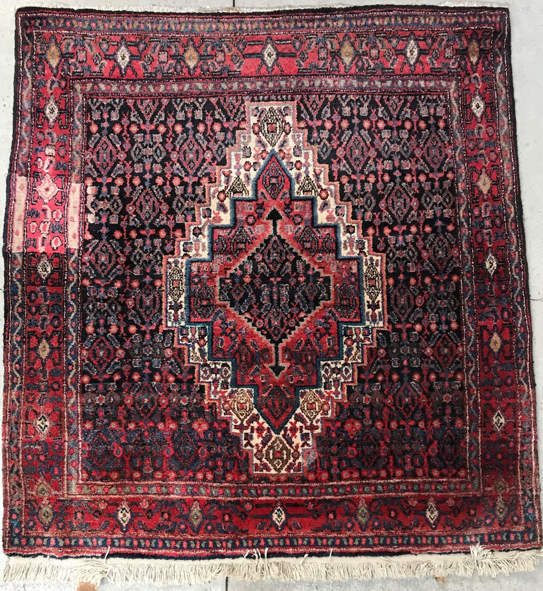 Null Polychrome wool carpet decorated with a central diamond

20th century

154 &hellip;