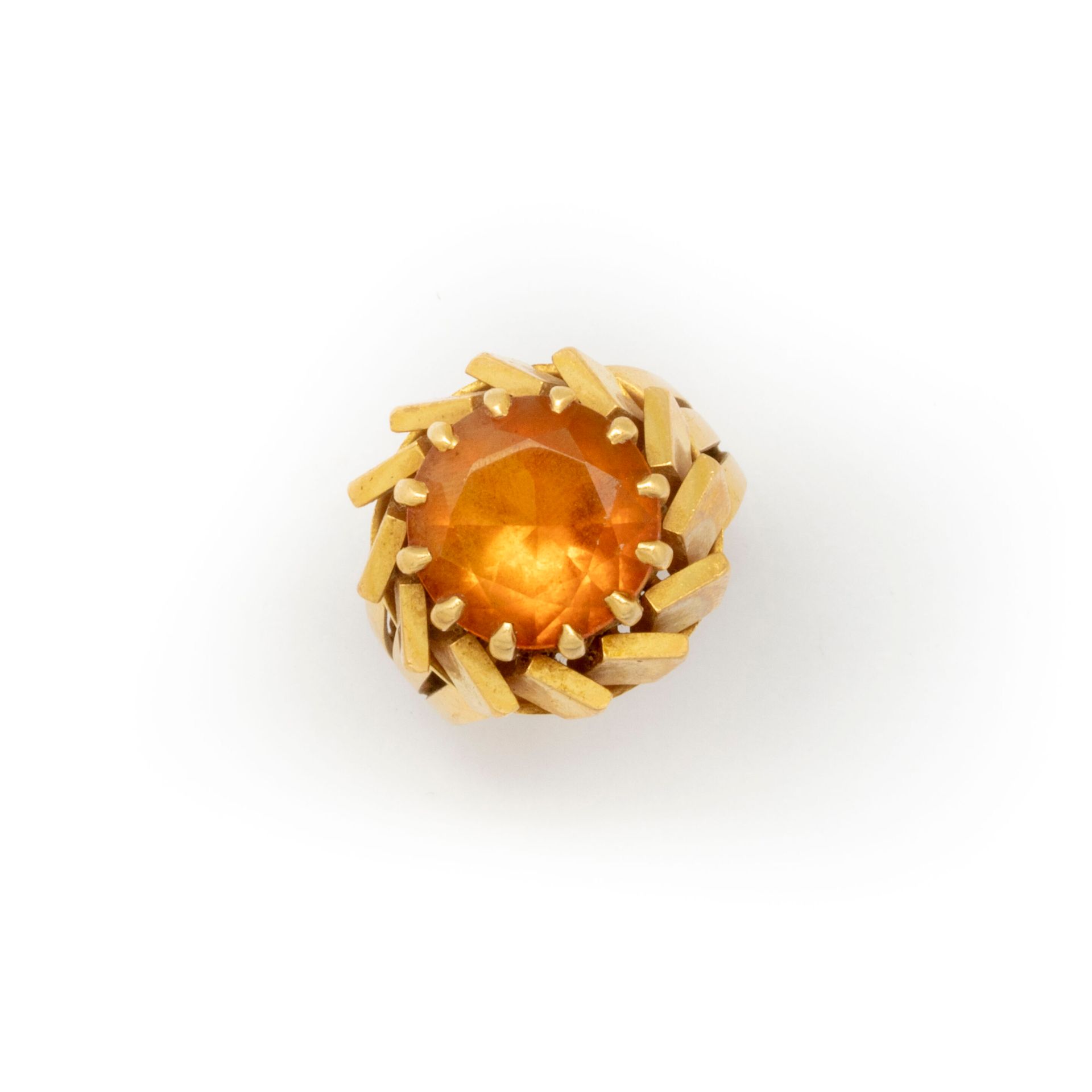Null Ring aus Gelbgold um 1950, verziert mit einem runden Topas.

TDD: 52

Brutt&hellip;