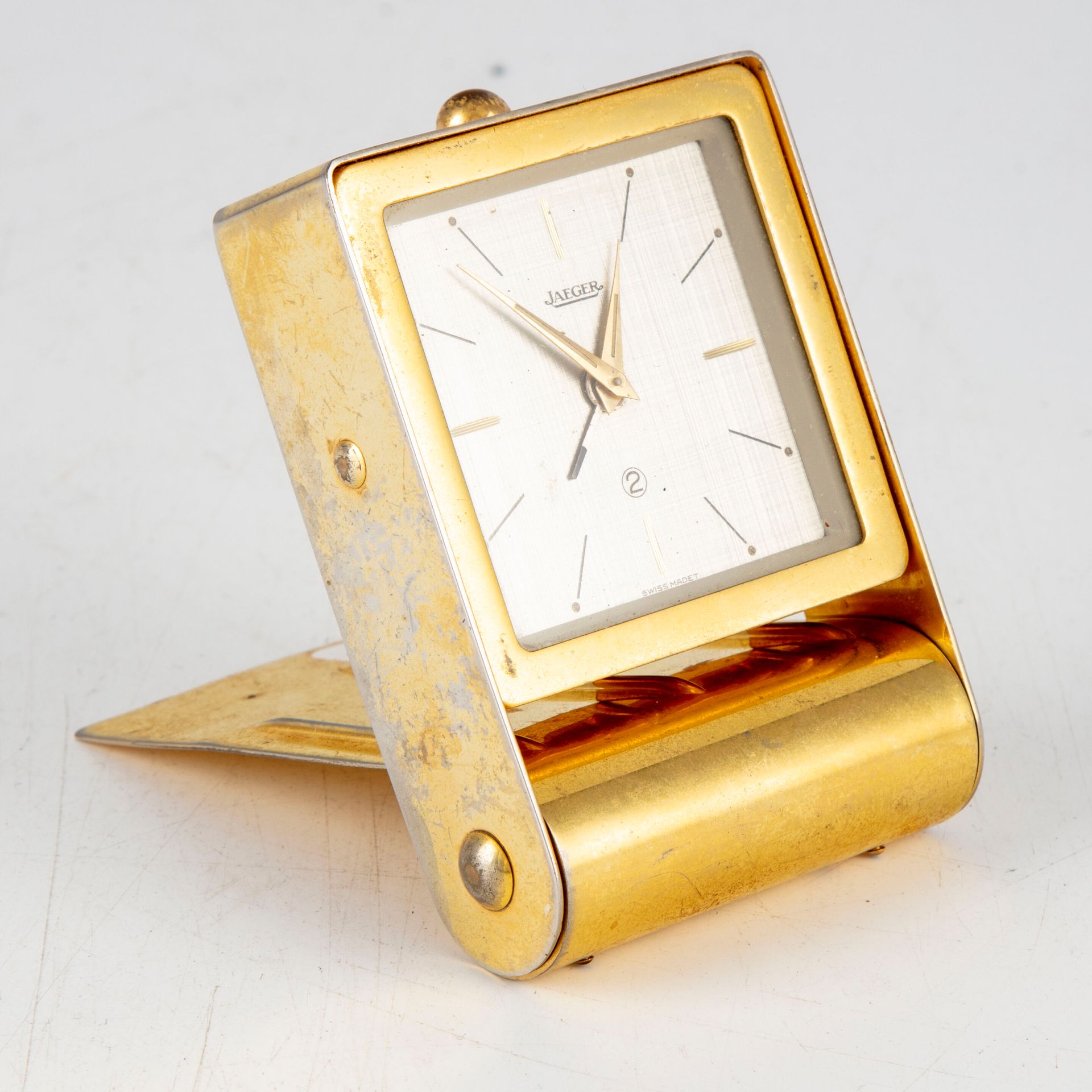 Null 洁格

带闹钟功能的桌钟或旅行钟，镀金金属材质。

8 x 5,5 x 2 厘米

小的氧化作用