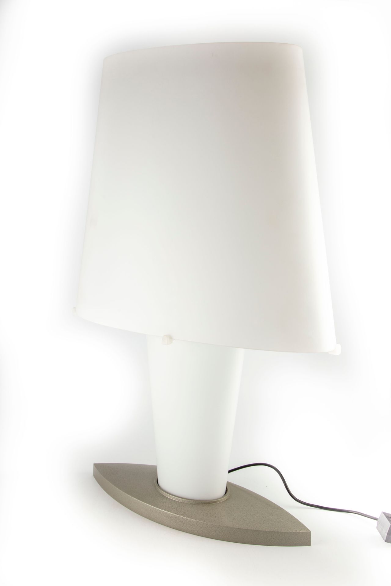 Null Daniela PUPPA, FONTANA ARTE editions 

Table lamp, white molded glass, doub&hellip;
