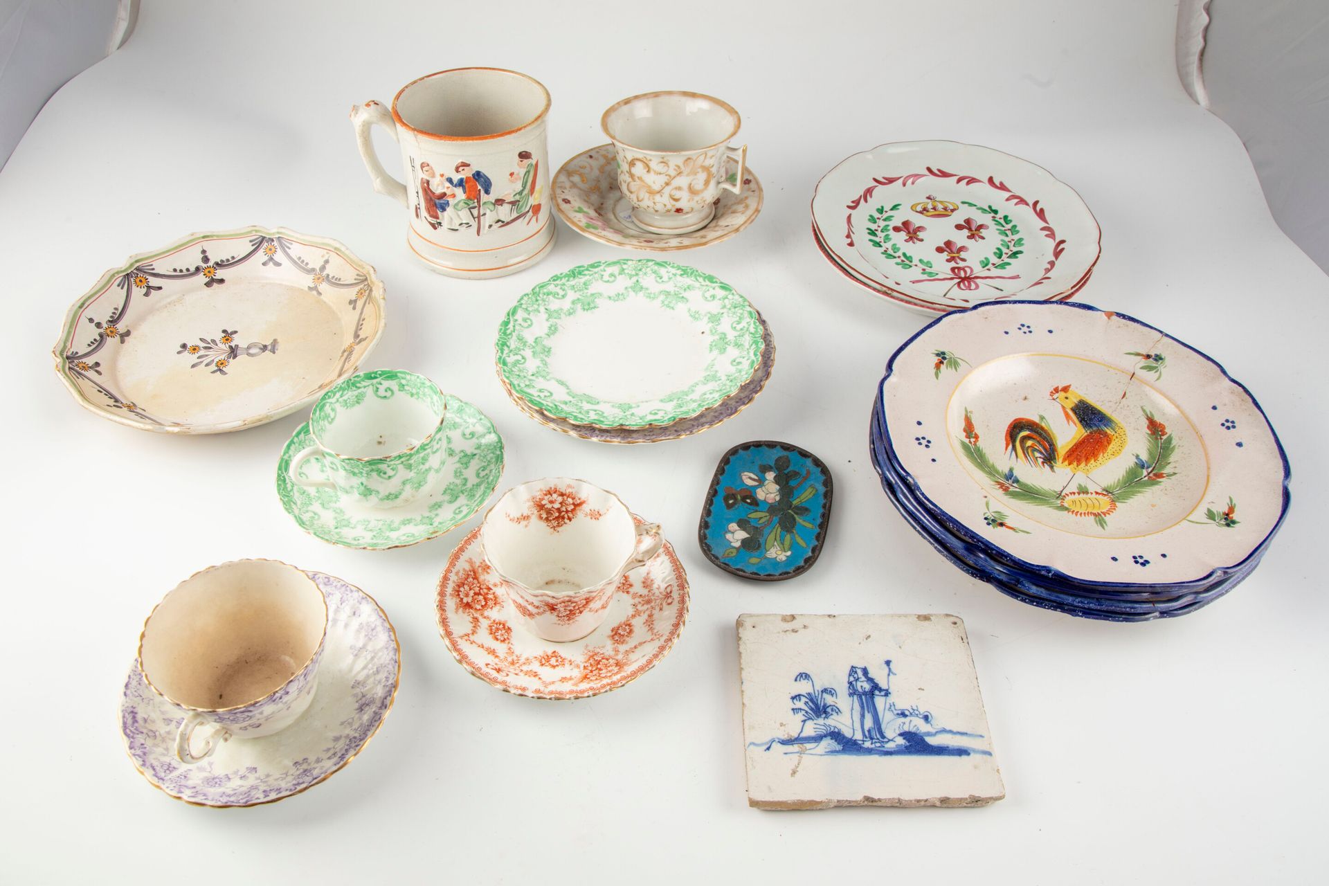 Null Important lot including: cup and under cup in porcelain of Paris, a baguier&hellip;