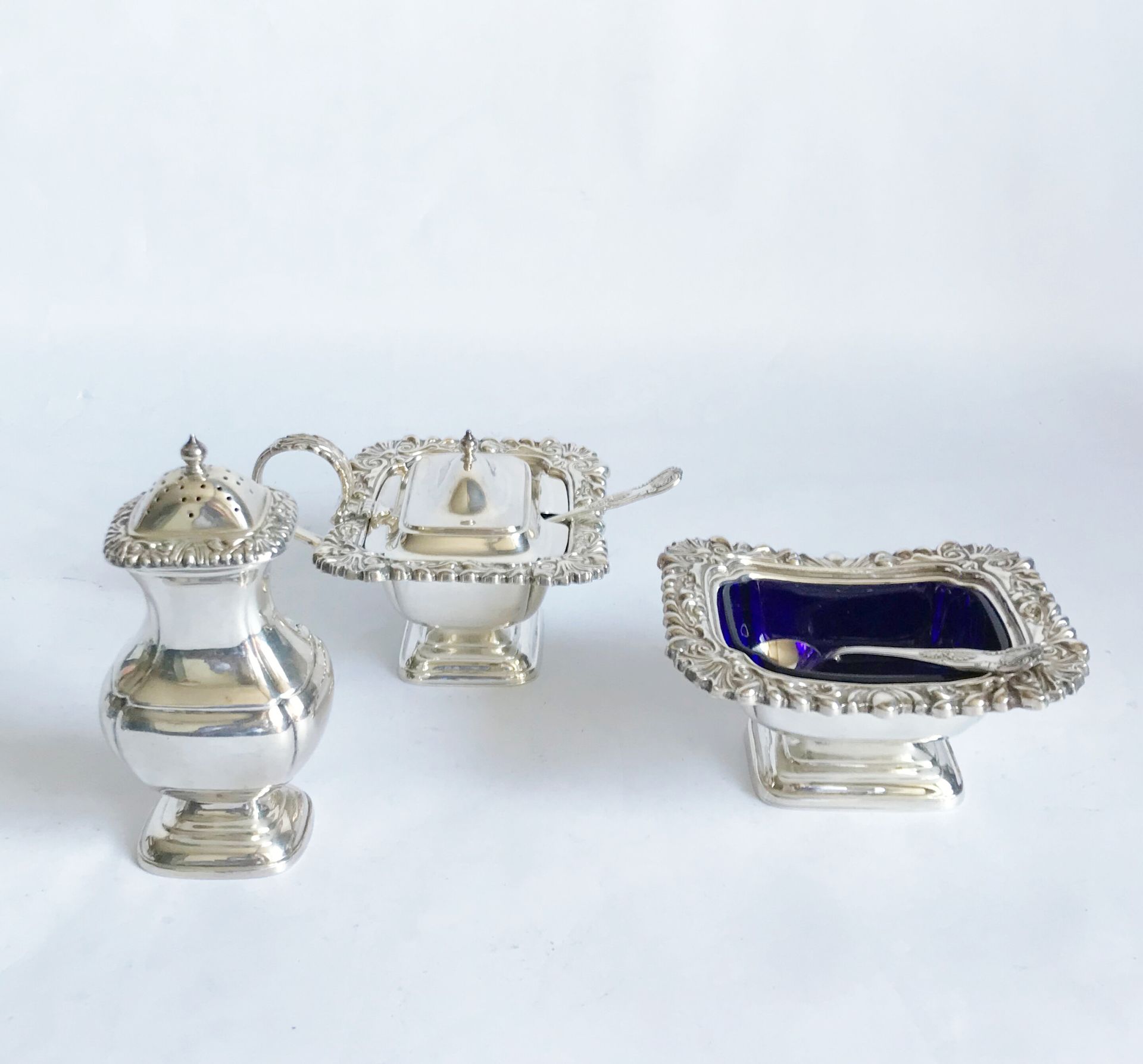 Null Set of 3 pieces for the service of the table in silver plated metal and blu&hellip;