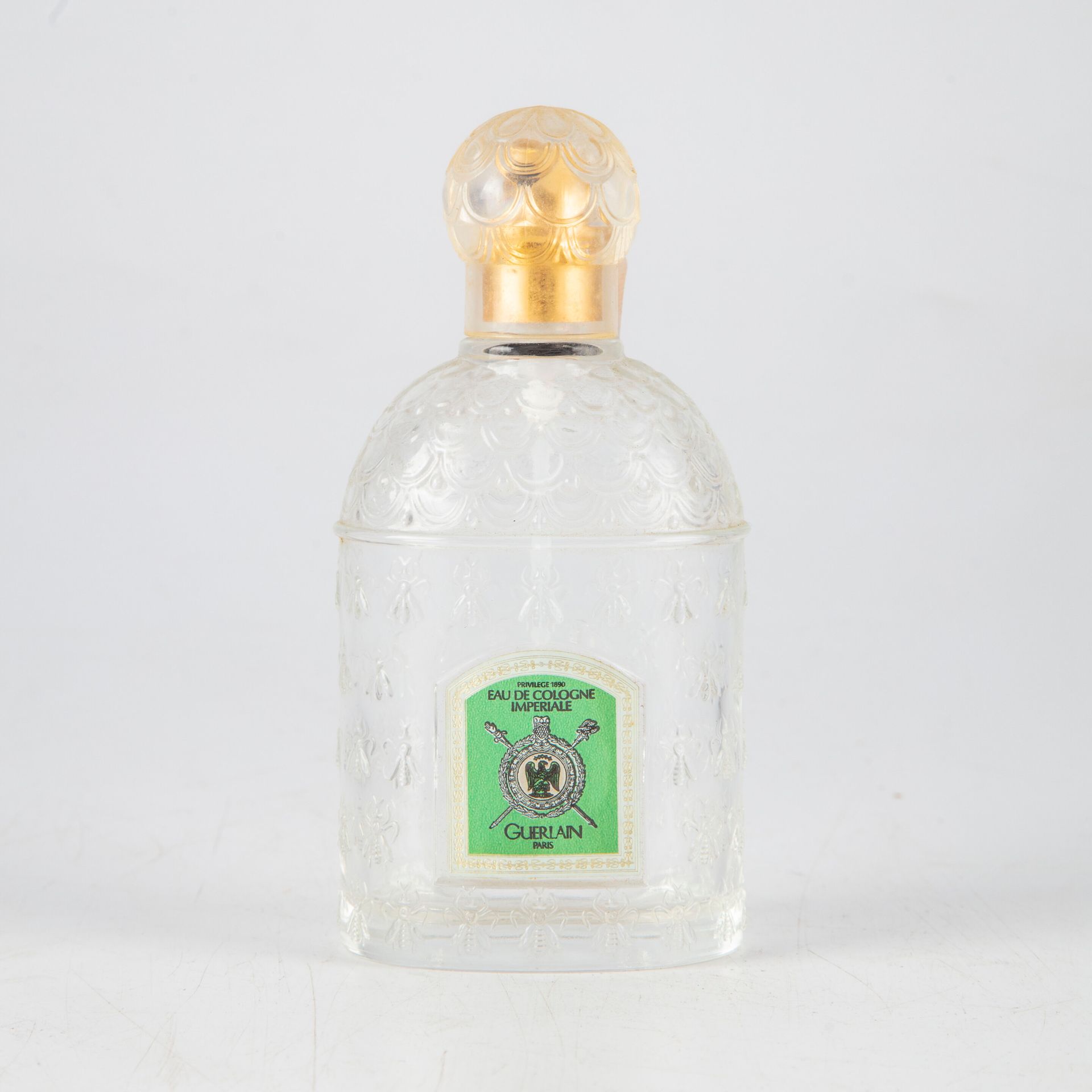 Null GUERLAIN House - Paris 

1 bottle Eau de cologne Impériale 100 ml

H. 12,5 &hellip;