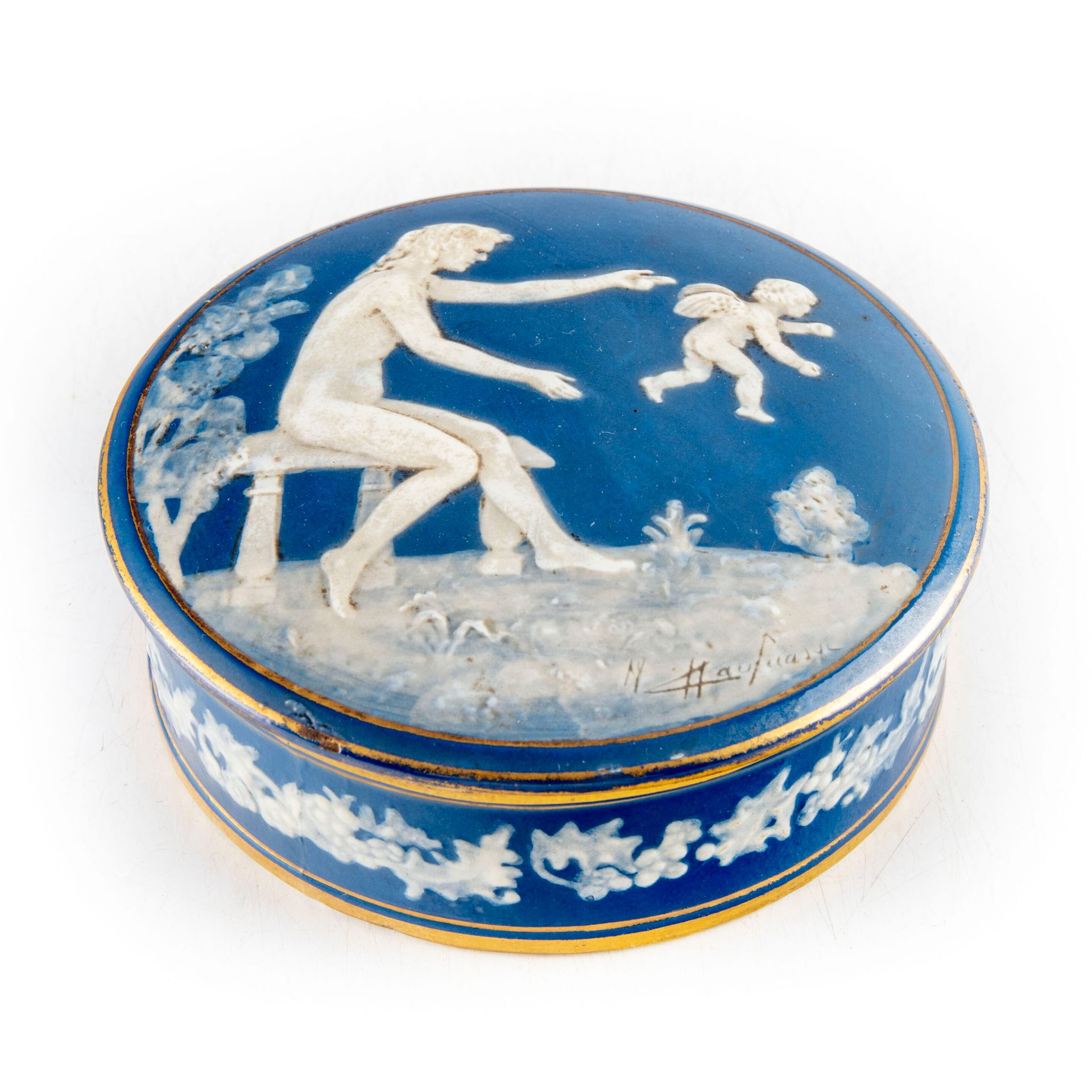 Null LIMOGES - Marcel Chaufiasse 

Small enamelled porcelain bombonniere, decora&hellip;