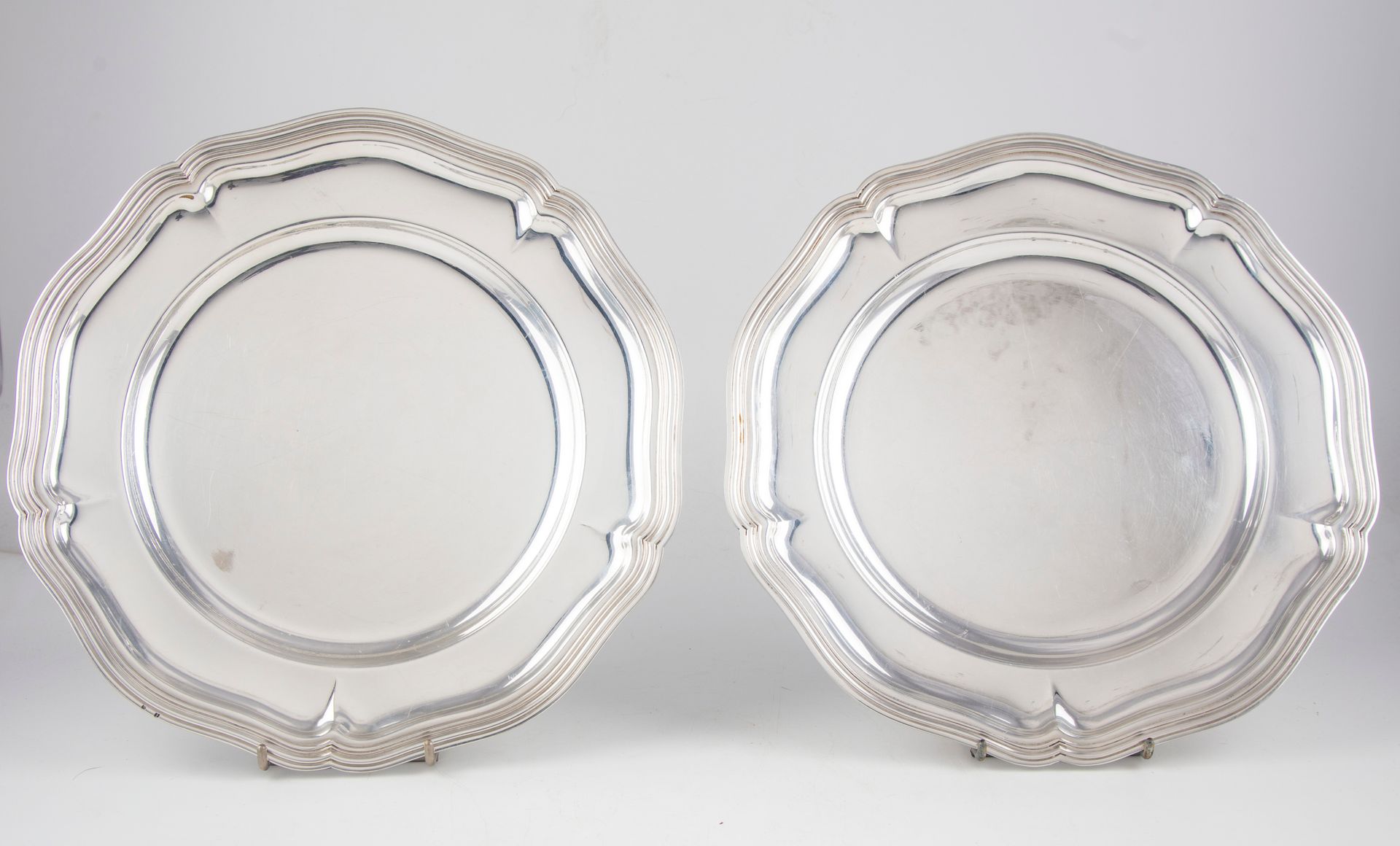 Null Pair of round silver plated dishes with double contoured fillets 18th centu&hellip;